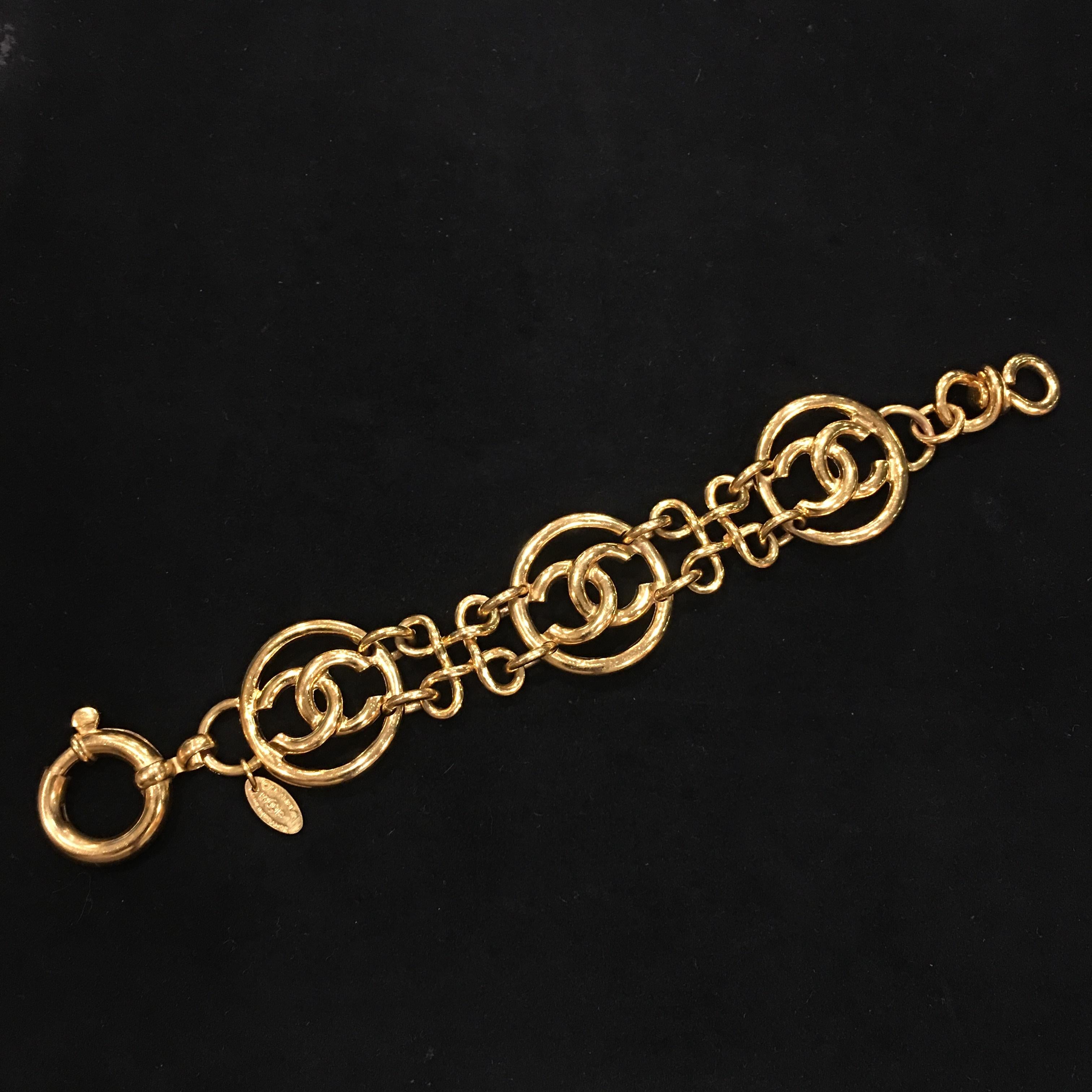 Brand: Chanel
Reference: JW322
Measurement of Logo Pendant: 2.8cm x 2.8cm
Length of Bracelet: 19cm
Material: Gilt Metal
Year: 1993
Made in France

Please Note: the jewelries are guarantee 100% authentic pre-owned therefore might have signs of