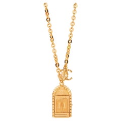 Chanel Goldfarbene 31 Rue Cambon-Tür-Halskette
