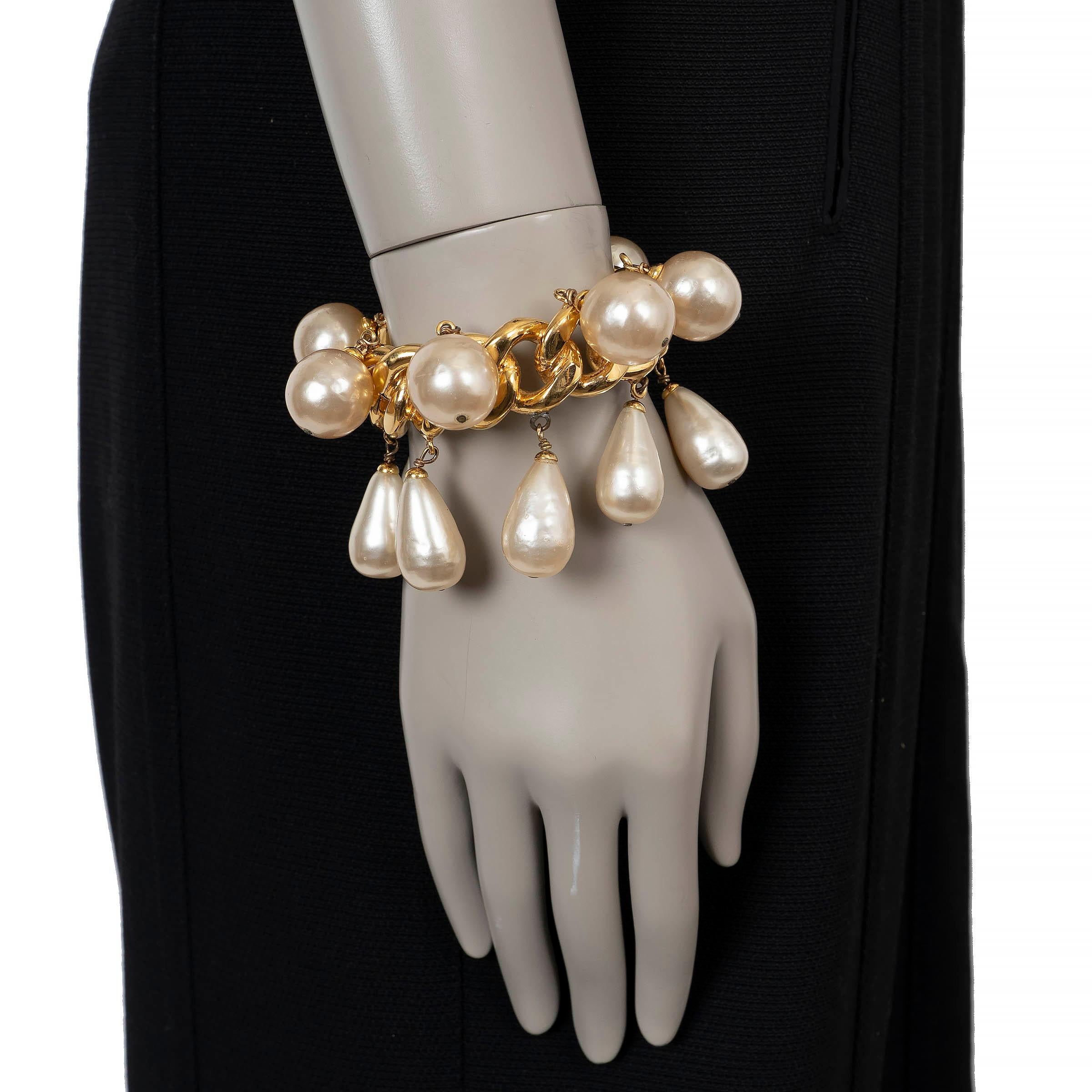 CHANEL gold-tone 90P PEARL CHAIN Cuff Bracelet Pour femmes en vente
