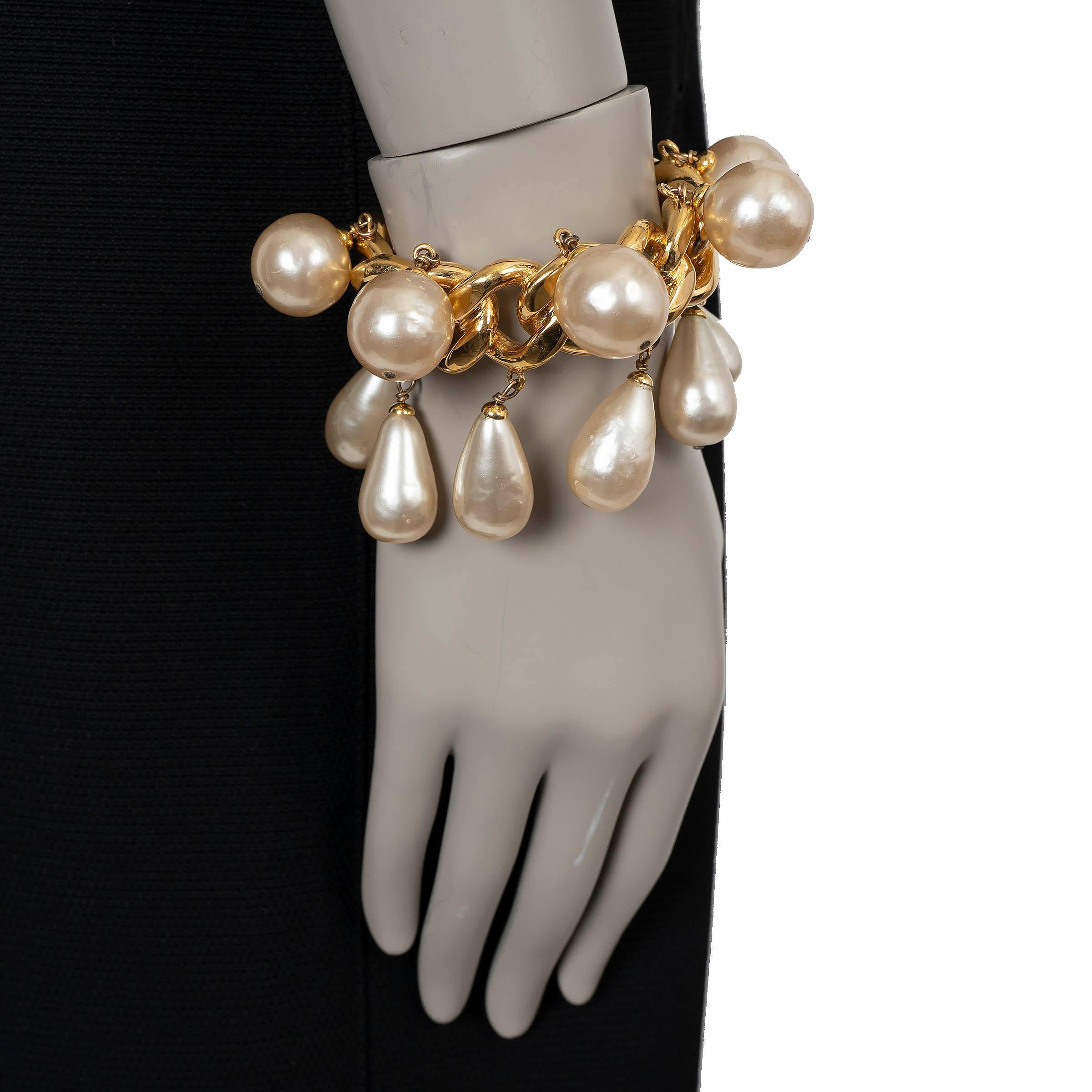 CHANEL gold-tone 90P PEARL CHAIN Cuff Bracelet en vente 1