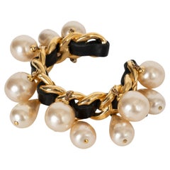 CHANEL gold-tone 90P PEARL
LEATHER CHAIN Cuff Bracelet