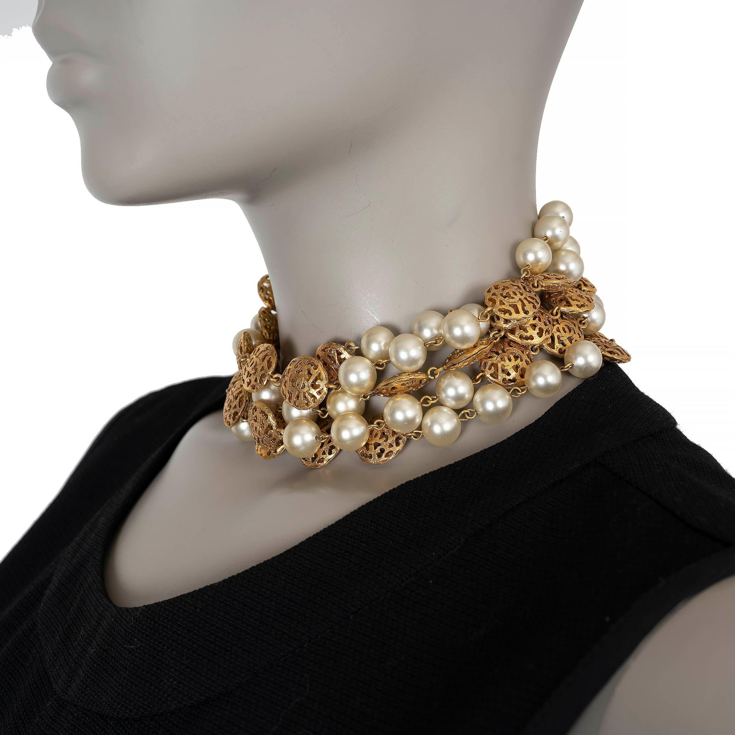 Donna CHANEL gold-tone 91P IMITATION PEARL & FILIGREE Choker Necklace in vendita