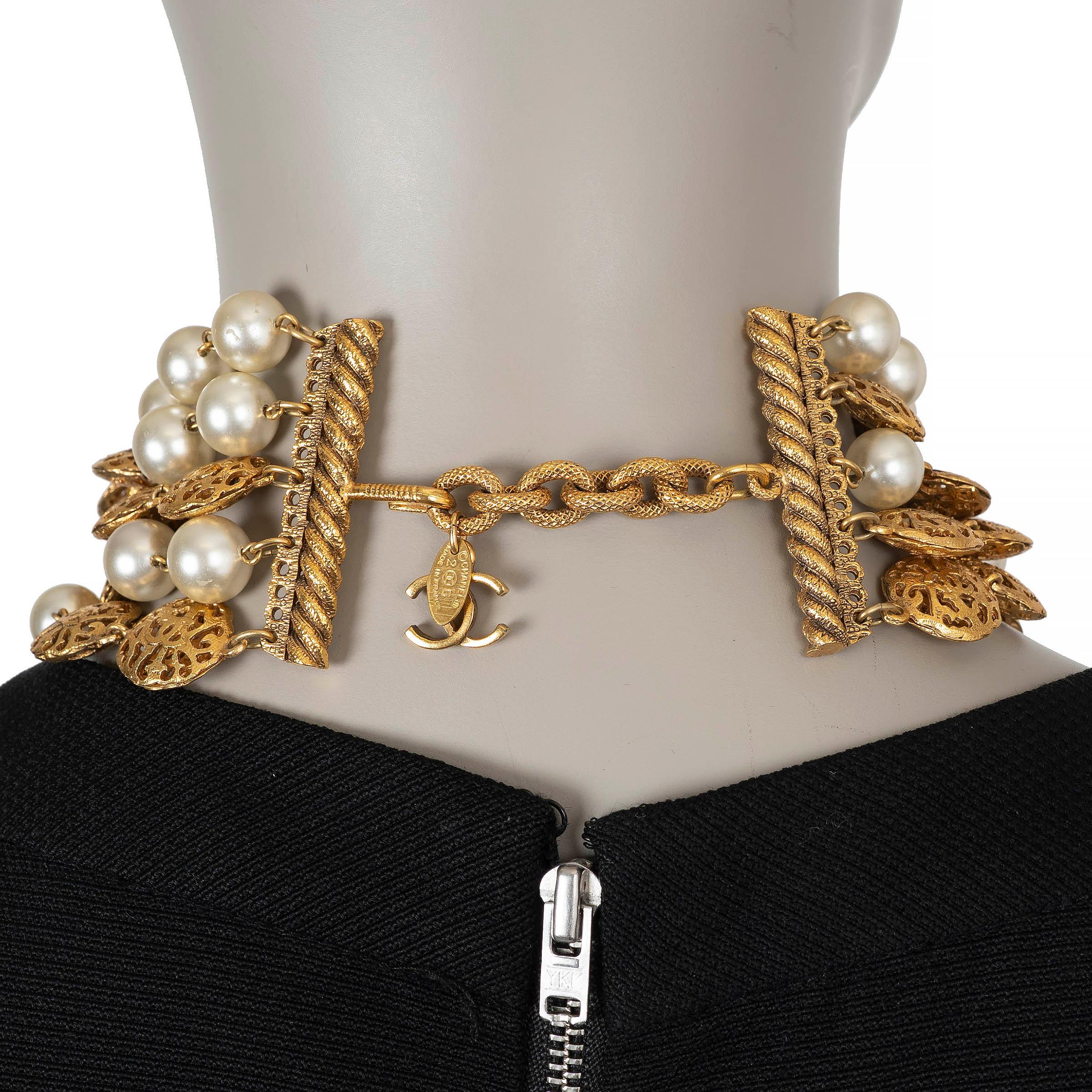 CHANEL gold-tone 91P IMITATION PEARL & FILIGREE Choker Necklace in vendita 1