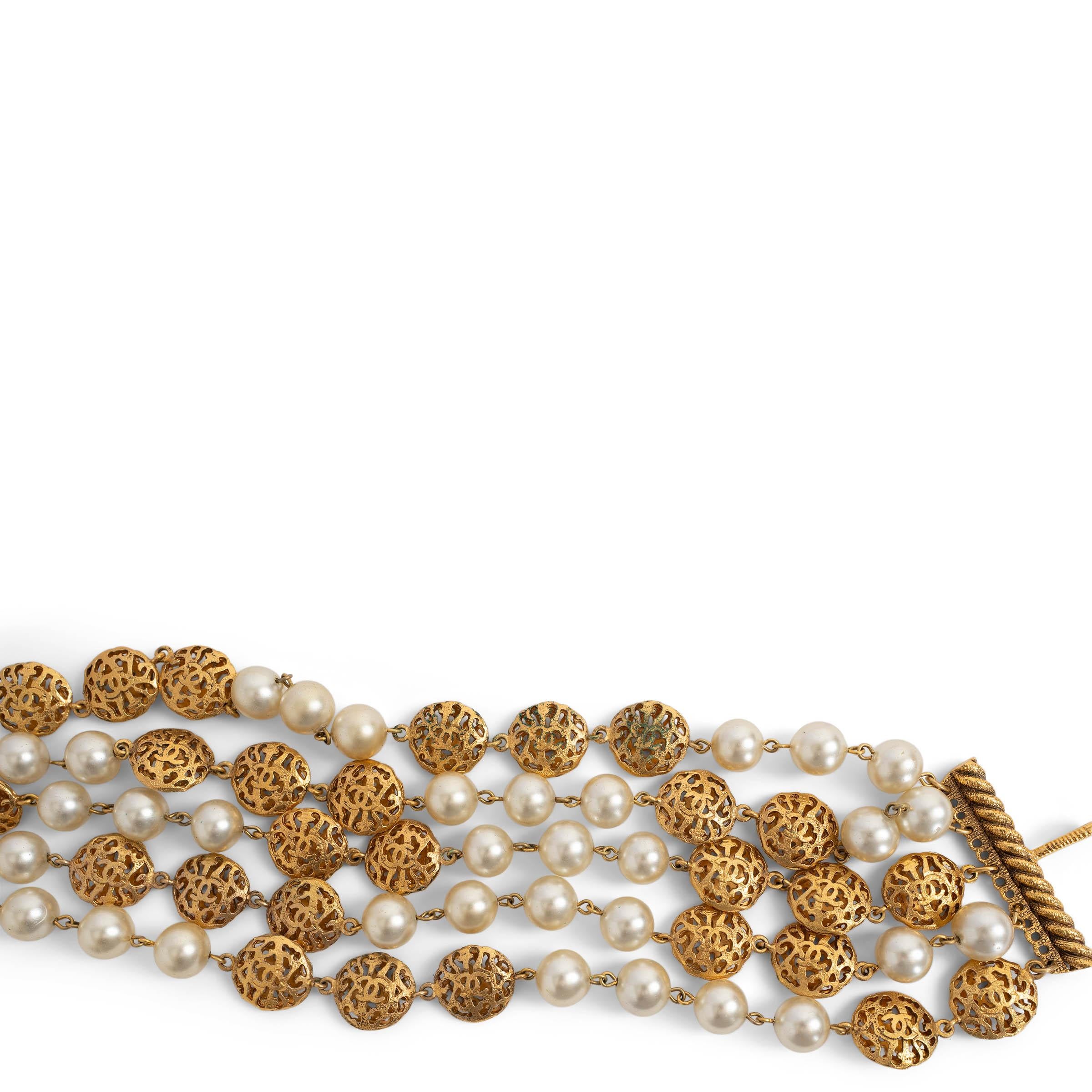 CHANEL gold-tone 91P IMITATION PEARL & FILIGREE Choker Necklace in vendita 2