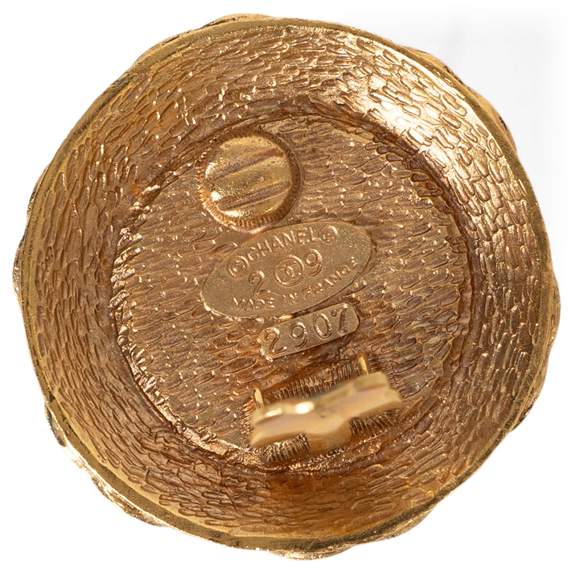 CHANEL gold-tone 92A IMITATION PEARL CC TRIM Clip Earrings Pour femmes en vente