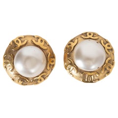 CHANEL gold-tone 92A IMITATION PEARL CC TRIM Clip Earrings