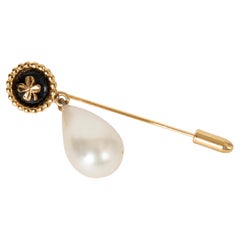 CHANEL gold-tone 92P FOUR LEAF CLOVER
IMITATION PEARL PIN Brooch CHANEL gold-tone 92P FOUR LEAF CLOVER
IMITATION PEARL PIN Brooch