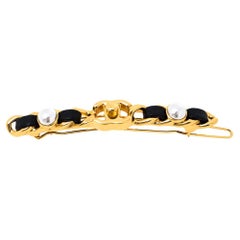 Chanel - Barrette Turnlock en cuir noir de couleur or avec détails en forme de cadenas