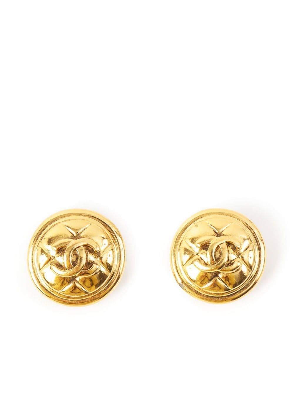  Chanel Gold Tone CC diamond-quilted clip-on earrings For Sale 3