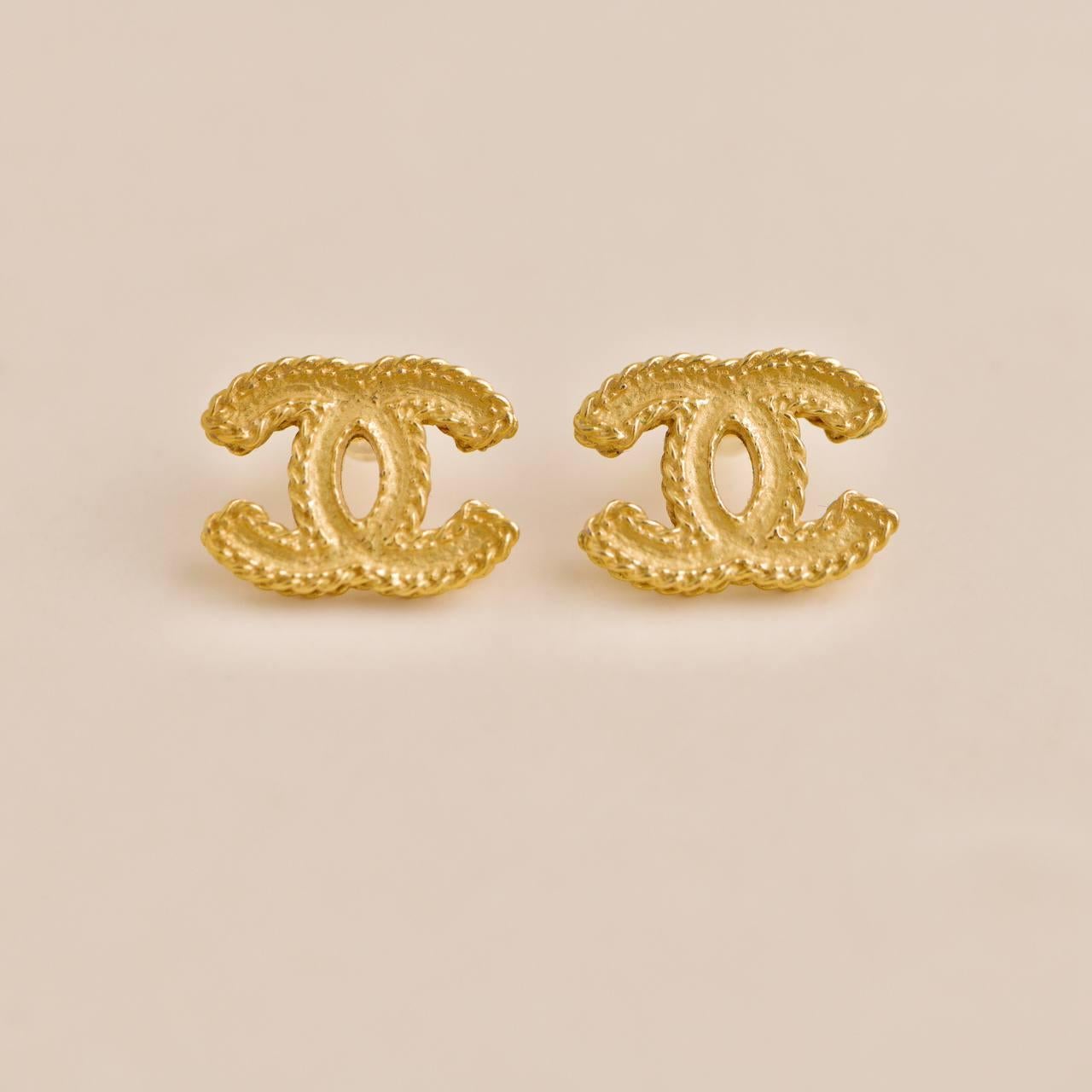 Chanel Gold Tone CC Stud Earrings In Excellent Condition For Sale In Banbury, GB