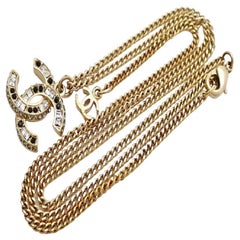 Chanel Collier pendentif CC en chaîne de couleur or