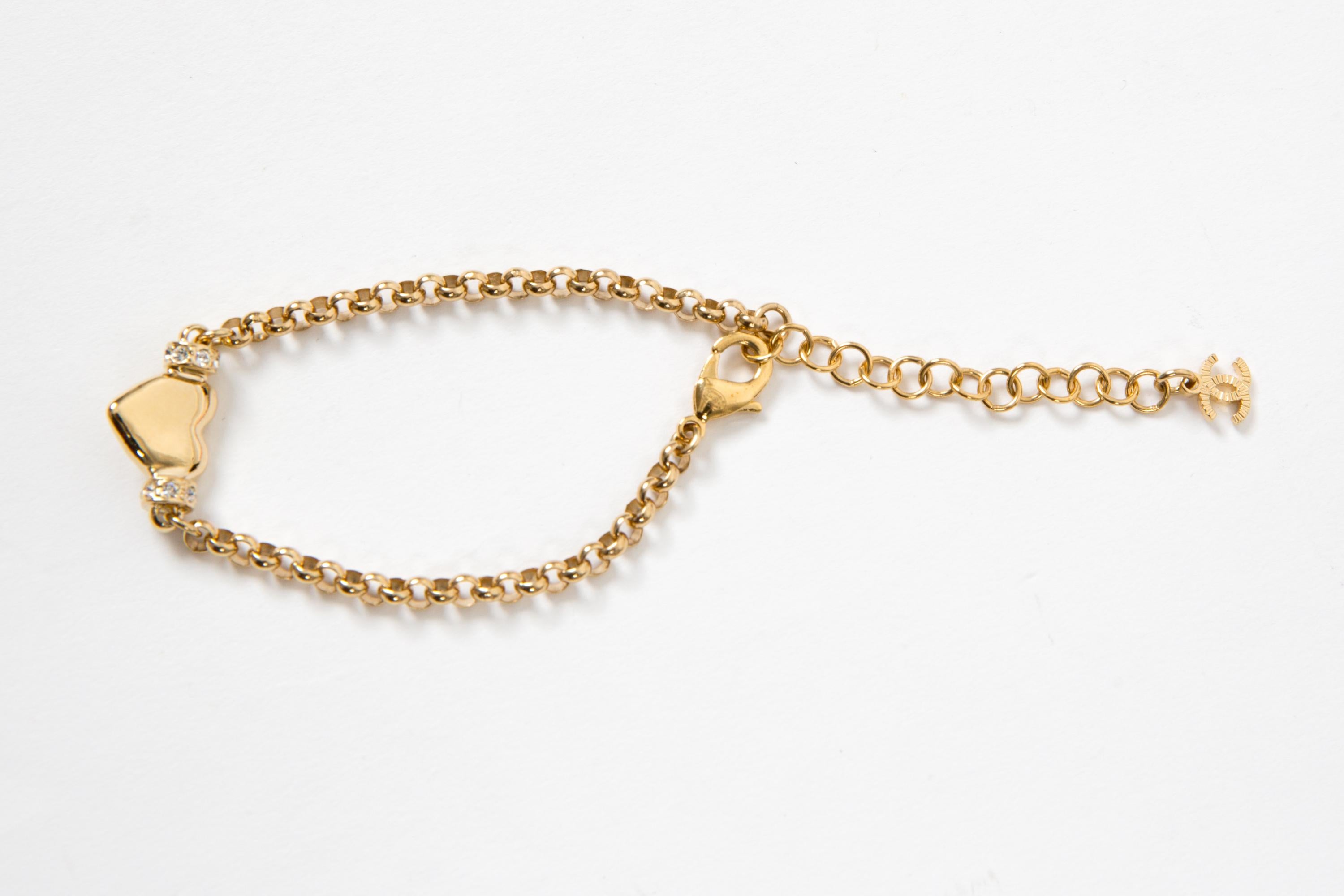Women's Chanel Gold Tone Chain Heart CC Bracelet For Sale