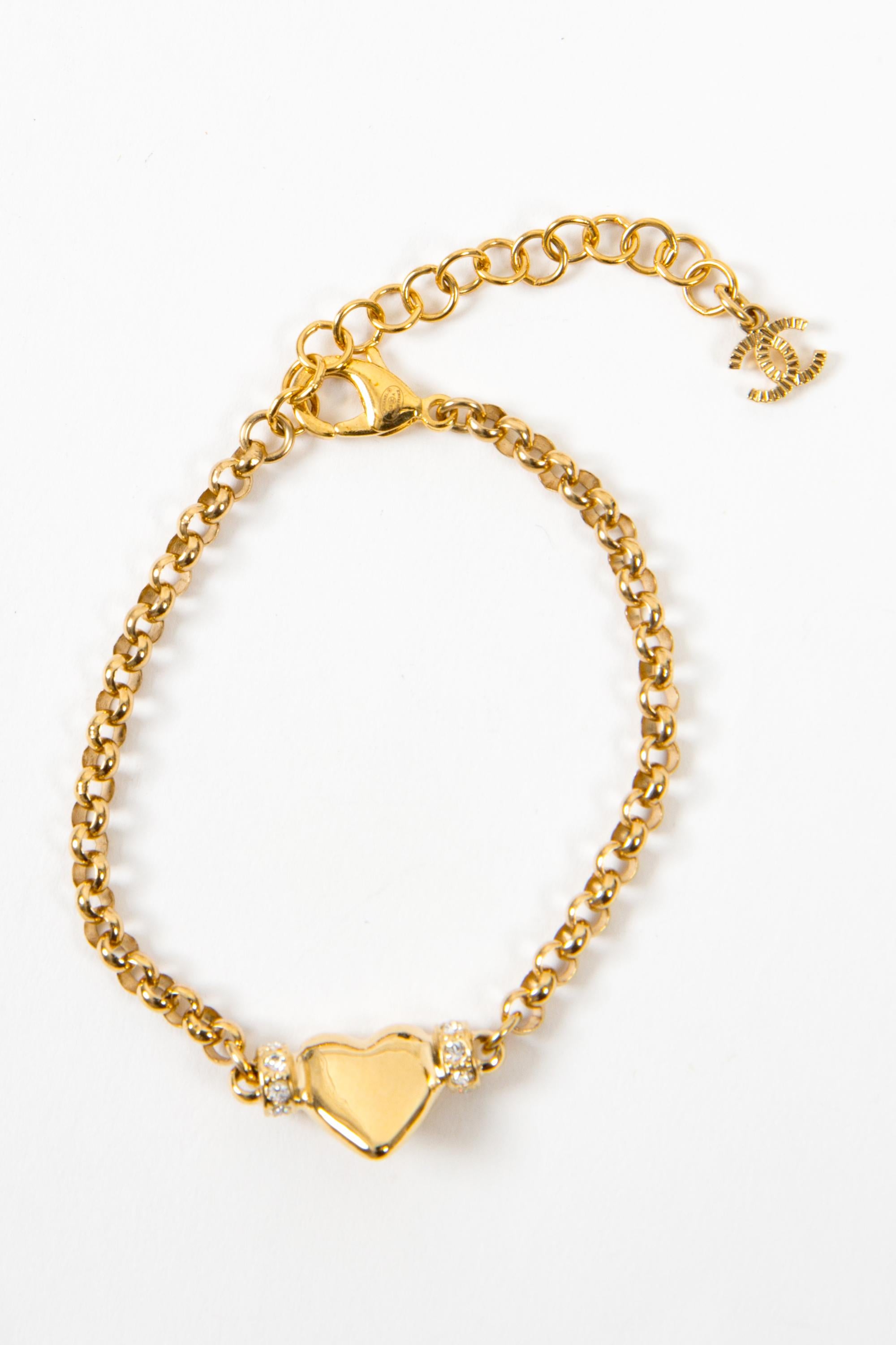 Chanel Gold Tone Chain Heart CC Bracelet For Sale 1