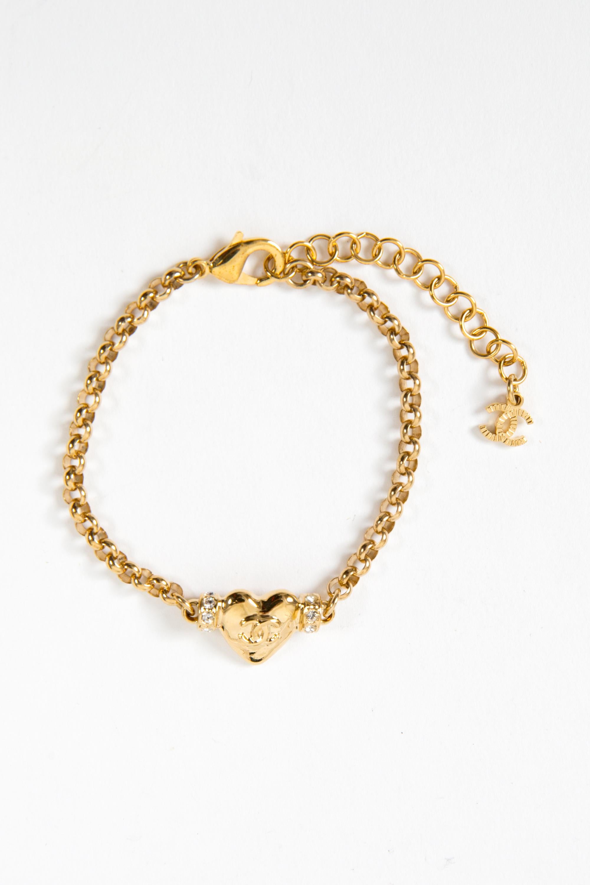 Chanel Gold Tone Chain Heart CC Bracelet For Sale 2