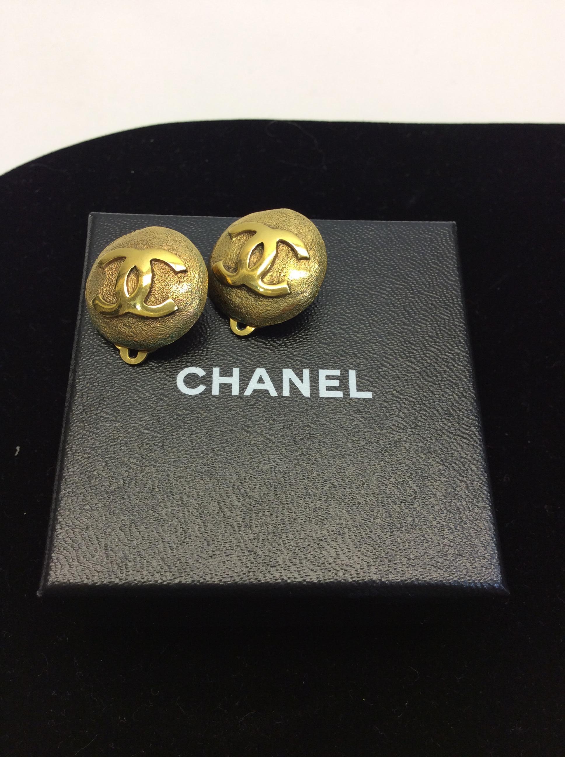 Chanel Gold Tone Clip On Earrings
$399
Made in France