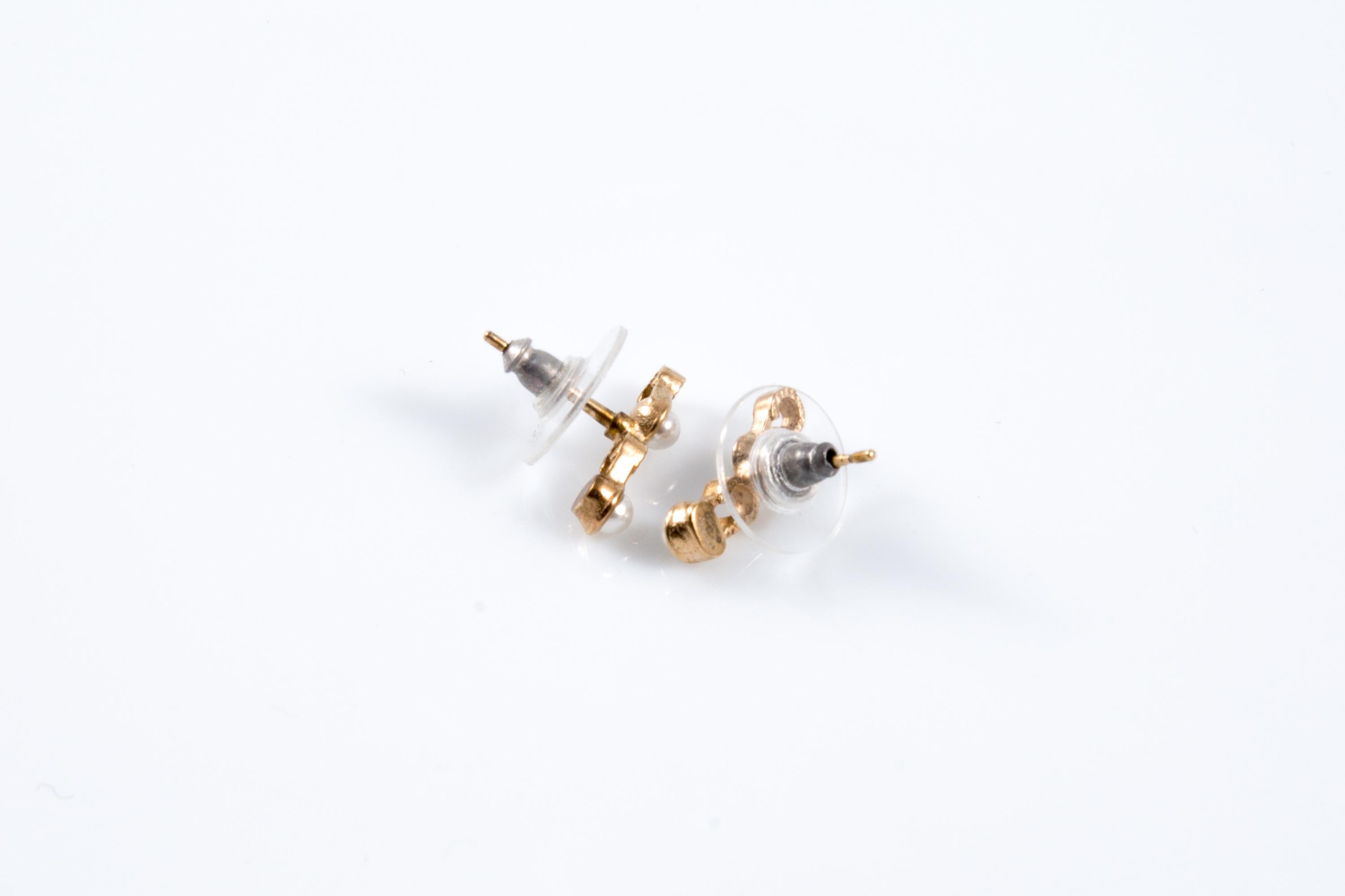Chanel Gold Tone Coco Earrings In Good Condition For Sale In Paris, FR