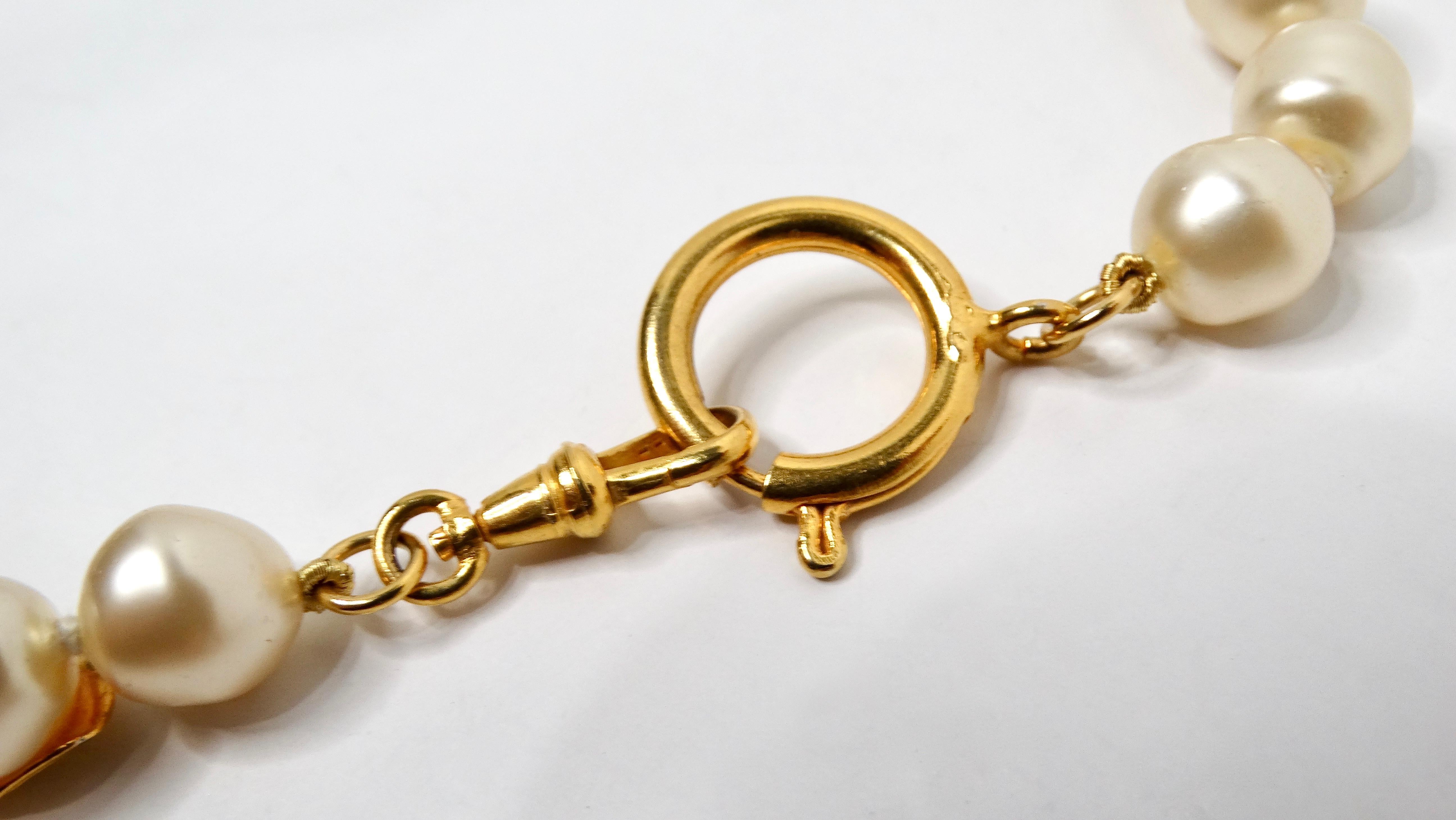 Chanel - Collier de pièces de monnaie et de perles de fantaisie en or en vente 2