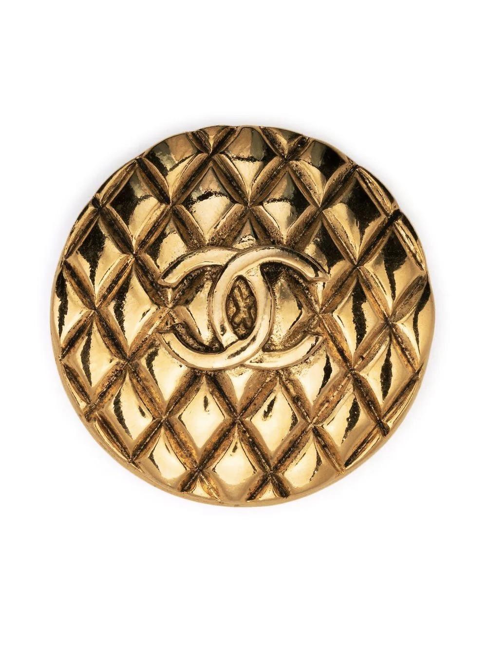 Chanel Gold Tone Diamond Quilted  Brooch In Good Condition For Sale In Paris, FR
