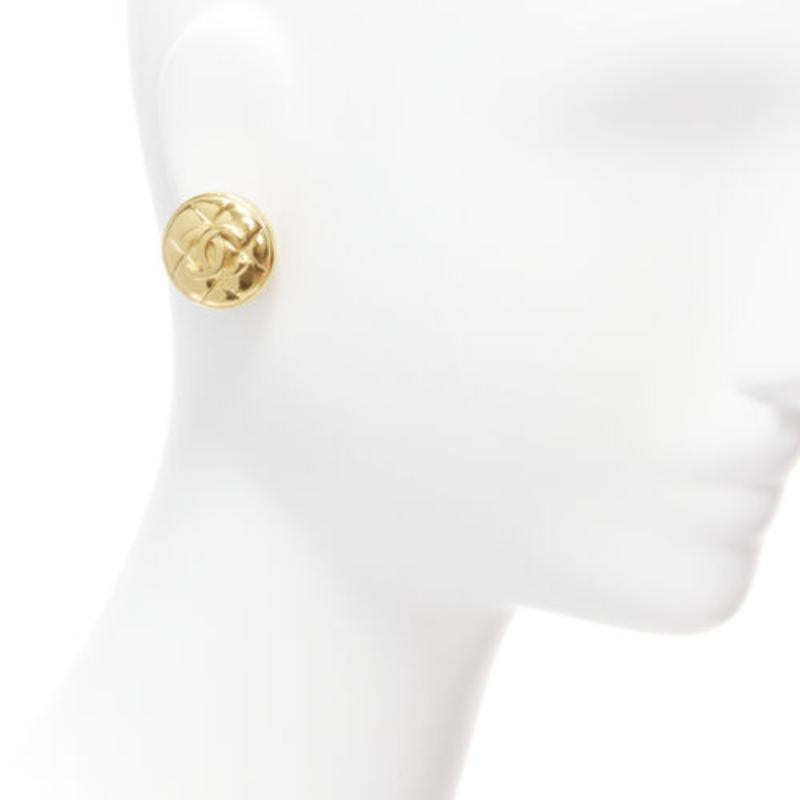 CHANEL gold tone diamond quilted CC logo medallion coin clip on earring
Reference: TGAS/D00160
Brand: Chanel
Designer: Karl Lagerfeld
Material: Metal
Color: Gold
Pattern: Solid
Closure: Clip On
Made in: France

CONDITION:
Condition: Good, this item