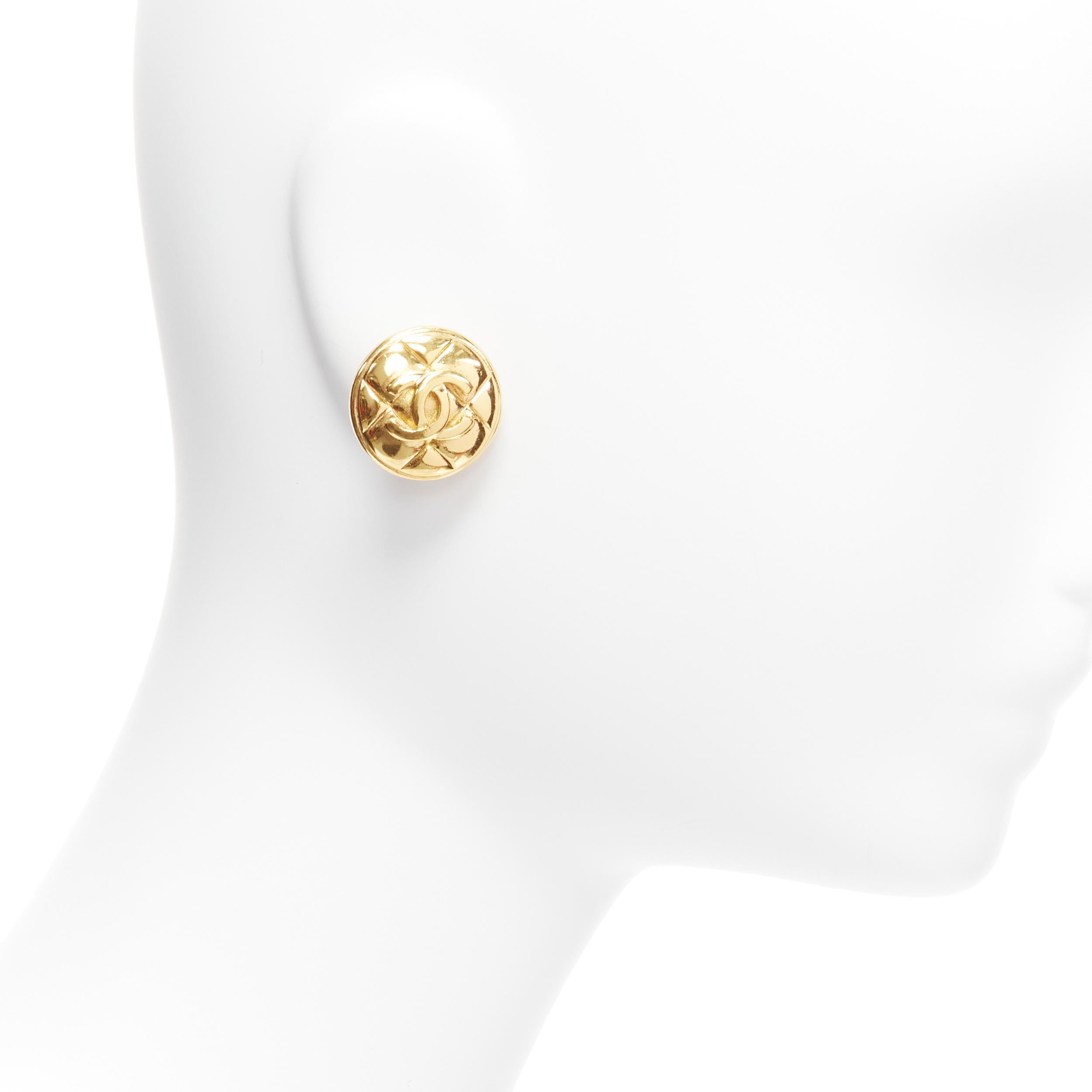 CHANEL gold tone diamond quilted CC logo medallion coin clip on earring In Good Condition For Sale In Hong Kong, NT