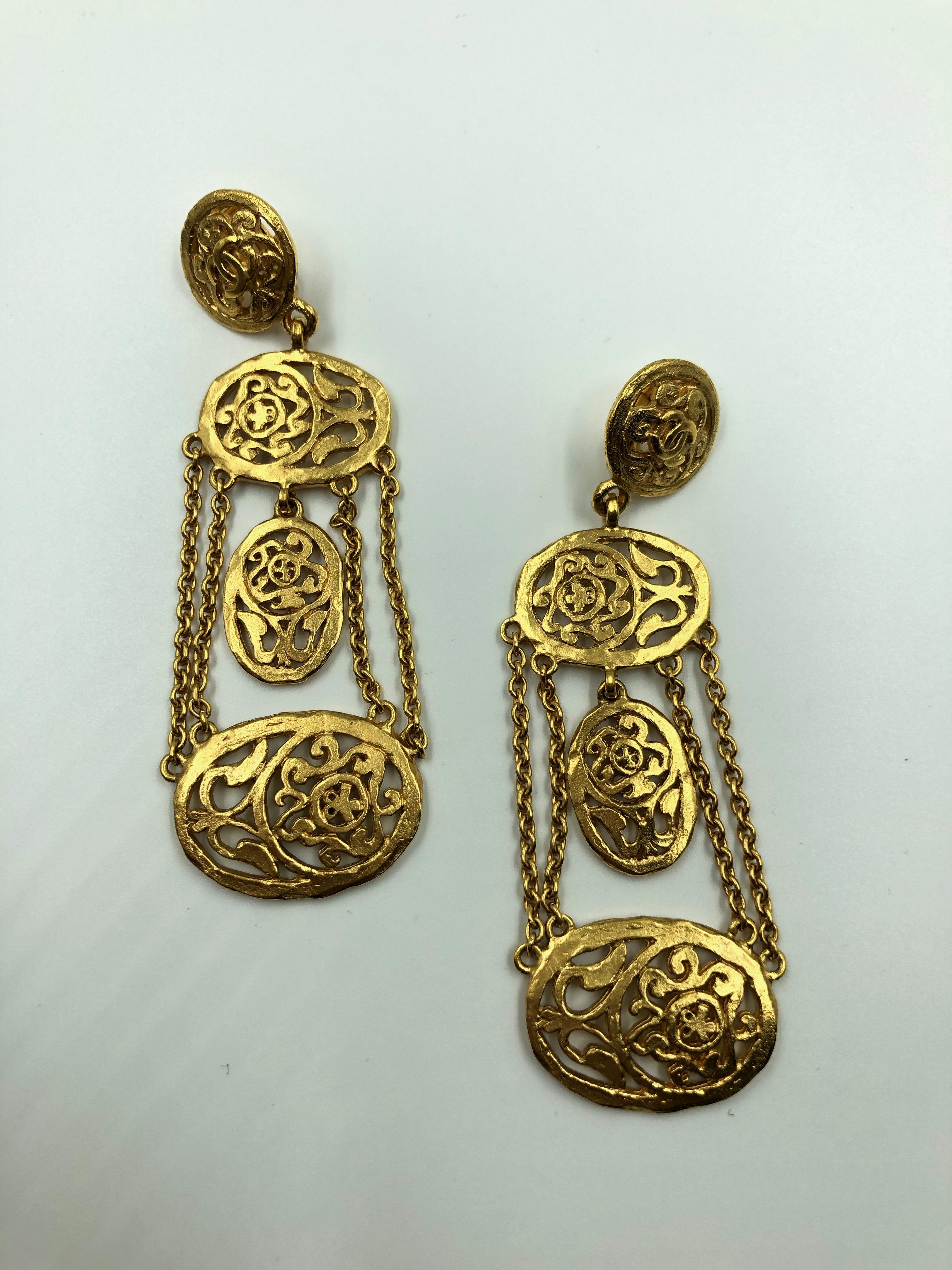 Chanel Gold Tone Floral Filigree Chandelier Clip Earring, 1980s  3