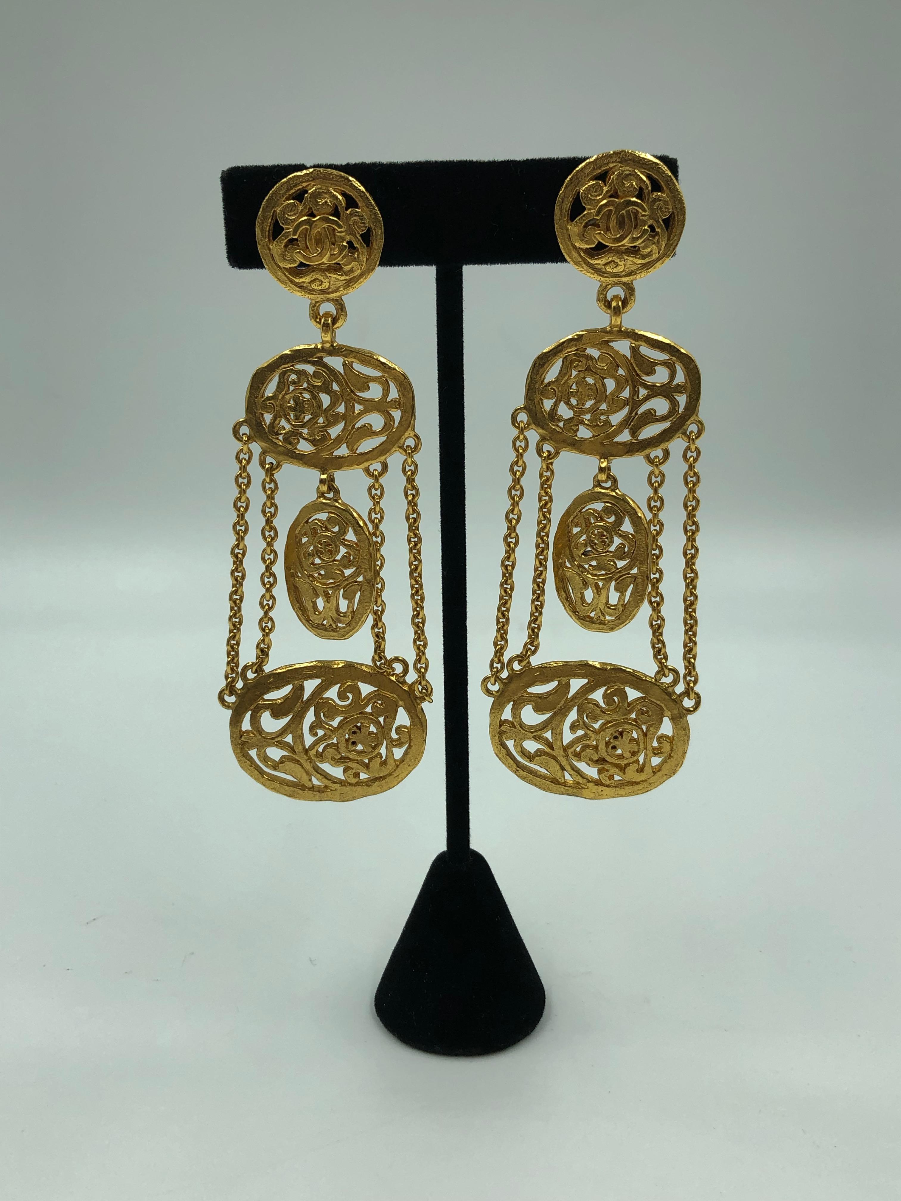 Chanel Gold Tone Floral Filigree Chandelier Clip Earring, 1980s 

Length: 3.75