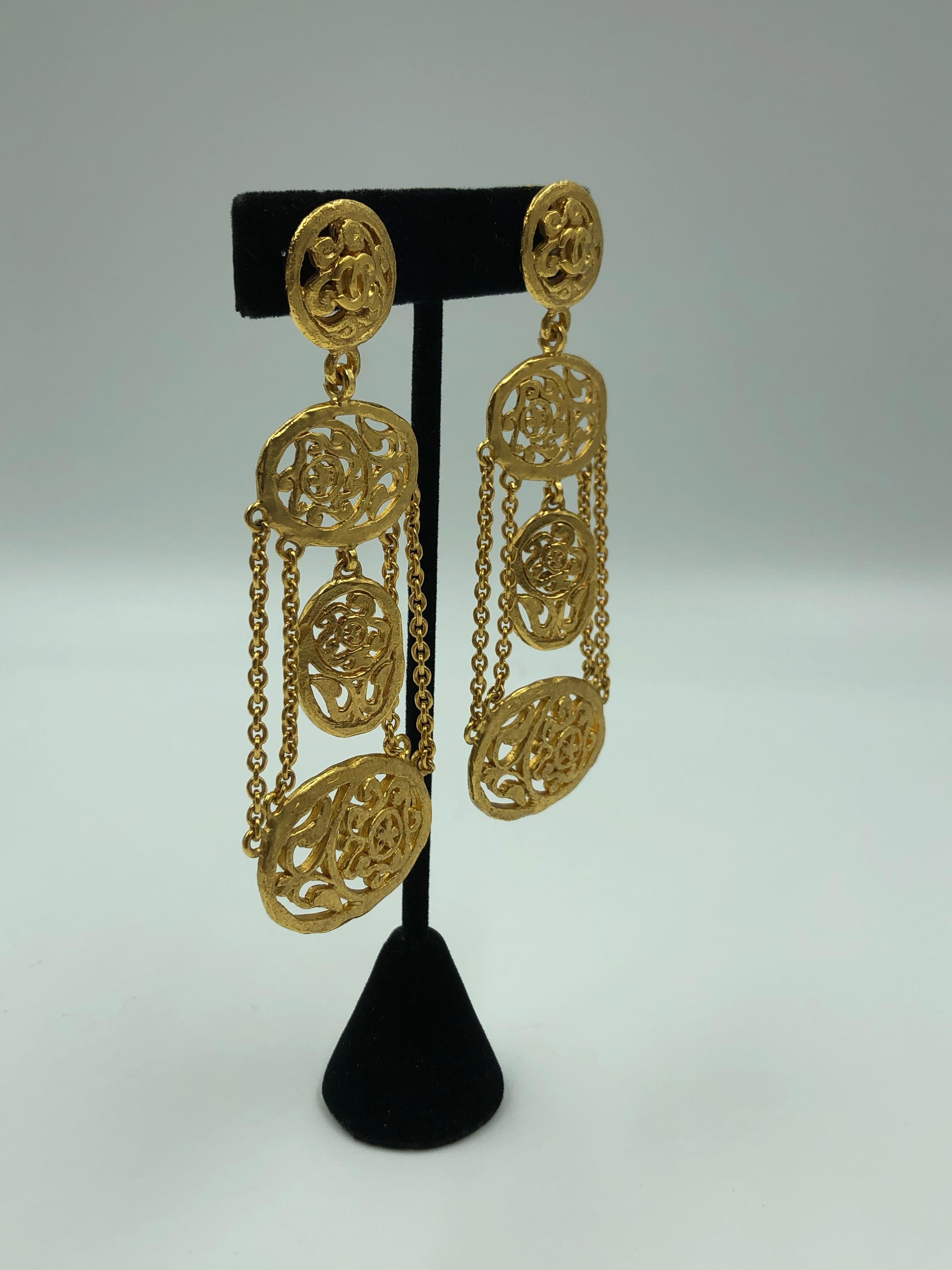 Chanel Gold Tone Floral Filigree Chandelier Clip Earring, 1980s  In Good Condition In Los Angeles, CA