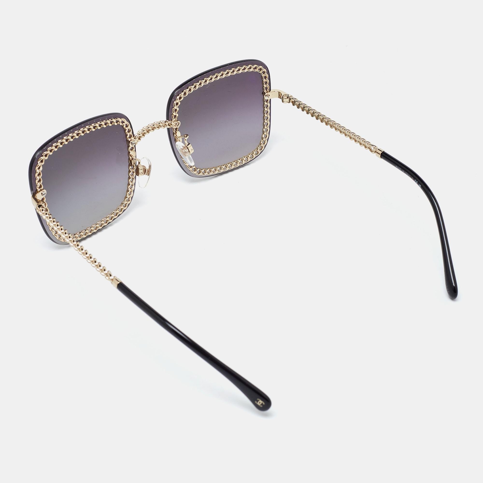 Eine auffällige Sonnenbrille von Chanel ist mit Sicherheit ein wertvoller Kauf. Mit ihrem trendigen Rahmen und den augenschonenden Gläsern ist die Sonnenbrille ideal für den ganzen Tag.

Enthält: Original-Box, Info-Booklet, Original-Staubtuch,