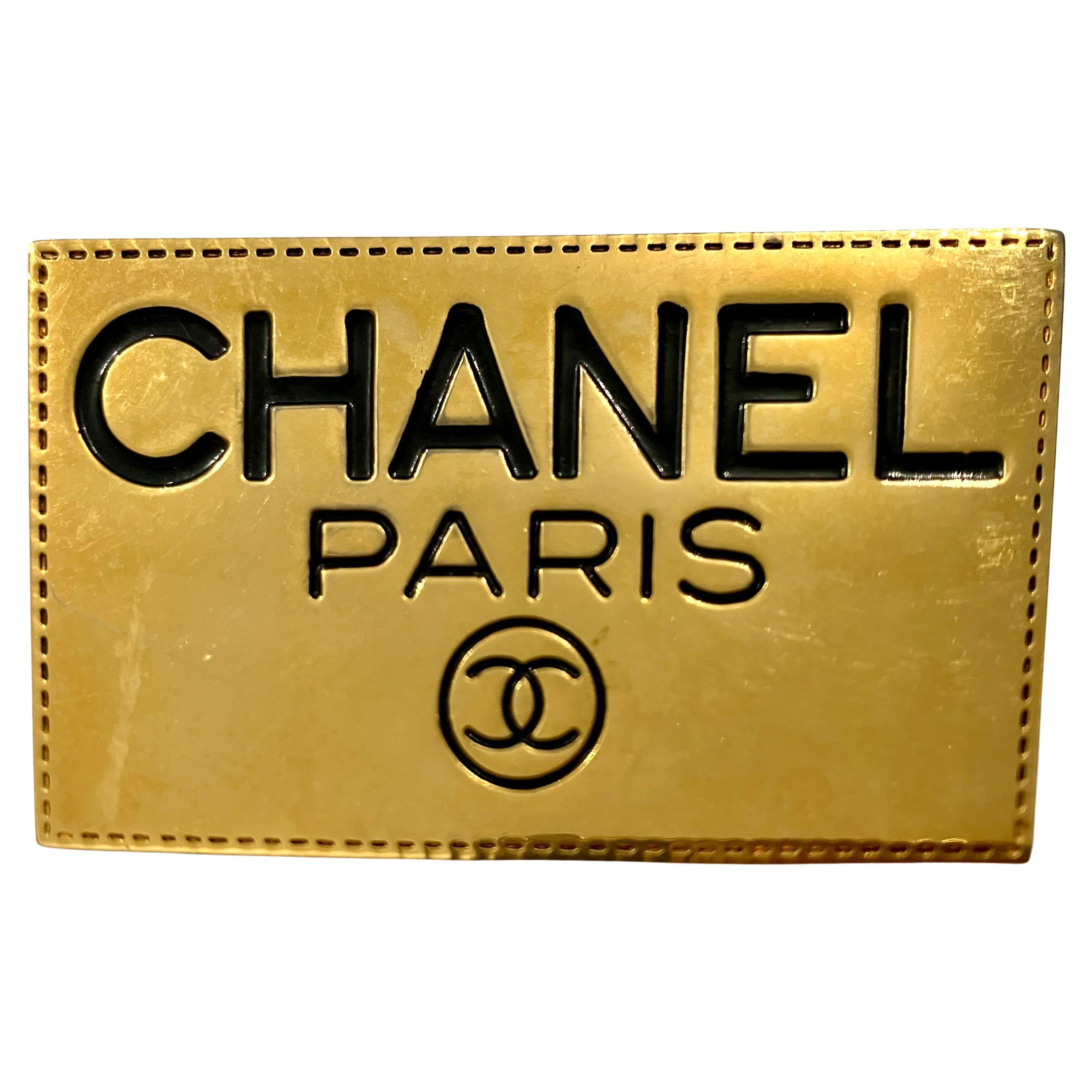 Chanel Gold-Tone Logo-Engraved Plate Brooch For Sale 1