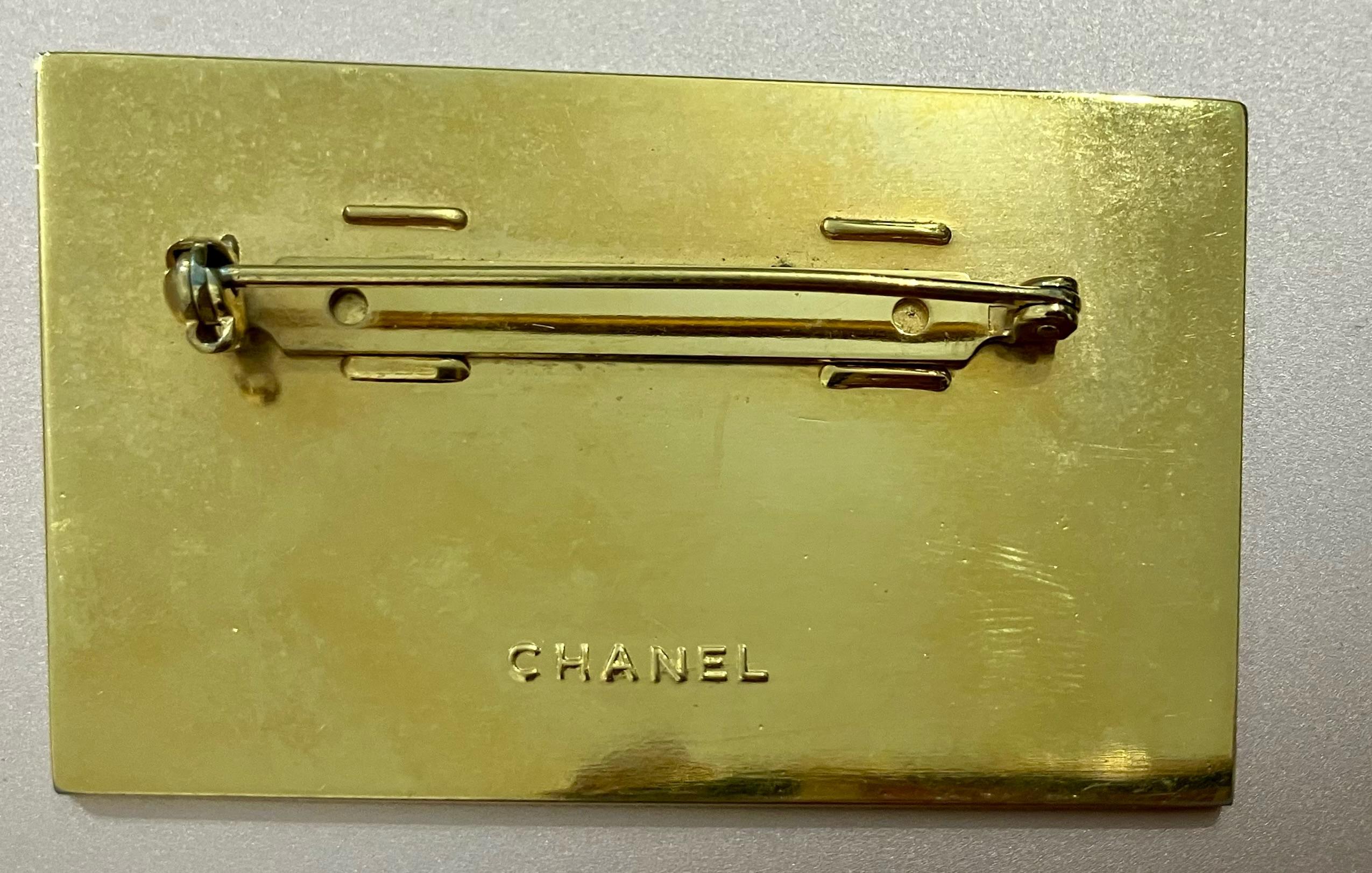 Chanel Gold-Tone Logo-Engraved Plate Brooch For Sale 3