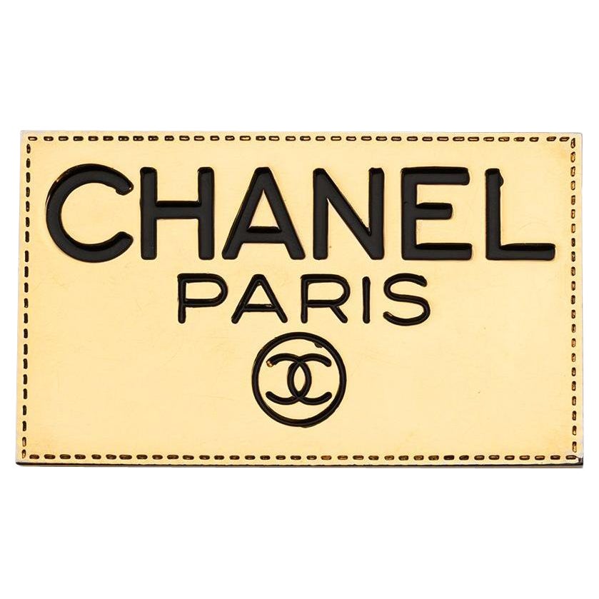 Chanel Broche plaquée avec logo gravé