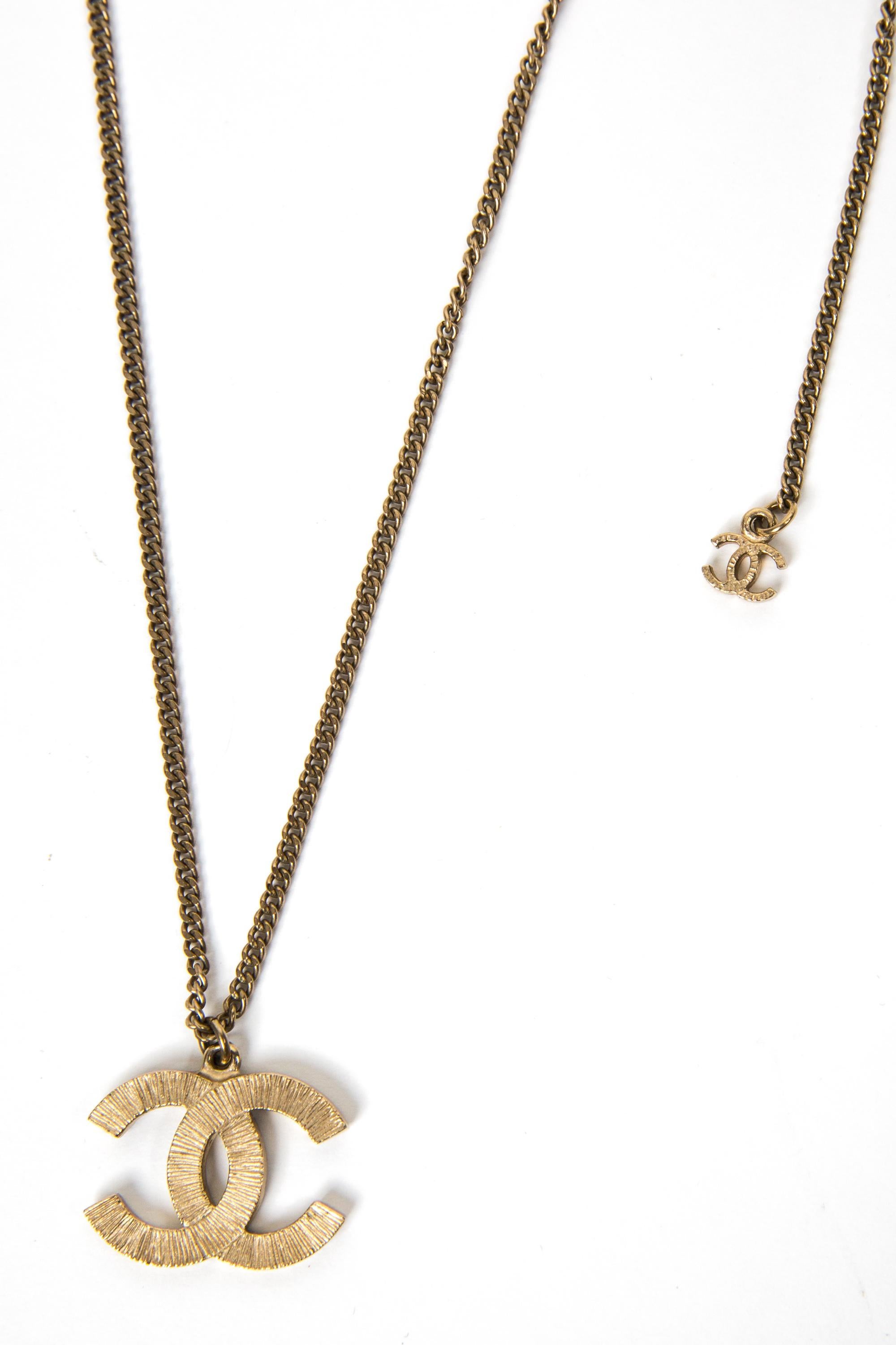 Chanel gold-tone logo-pendant necklace featuring a thin gold-tone chain, a center medal with a signature interlocking CC logo, adjustable fit, lobster claw fastening with on a logo plaque. 
Circa 2015 . Made in France
Maxi Length: 16.1in.