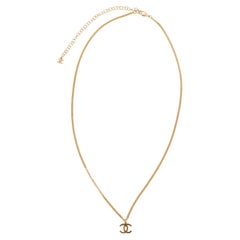 Chanel Collar de cadena larga dorada "CC