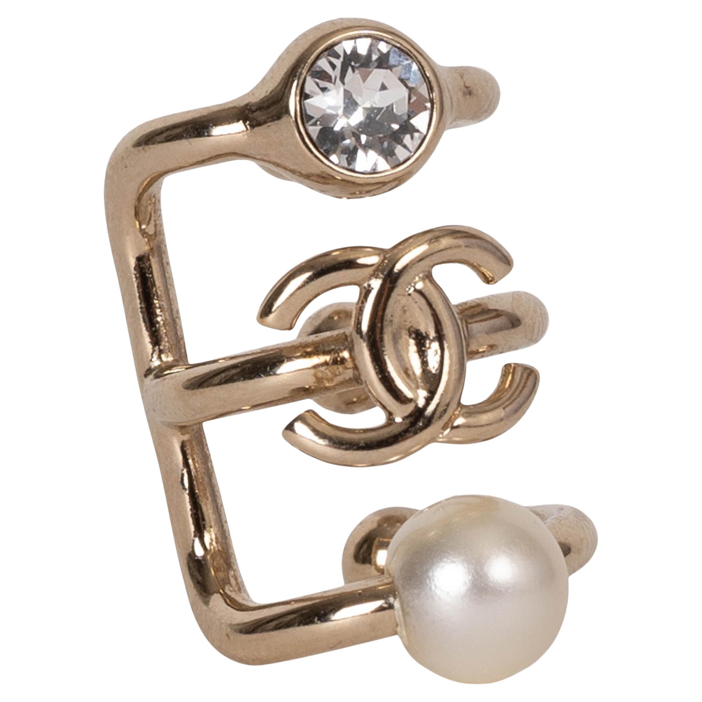 CHANEL gold-tone metal 22C DUBAI PEARL & CRYSTAL Ear Cuff Earrings For Sale