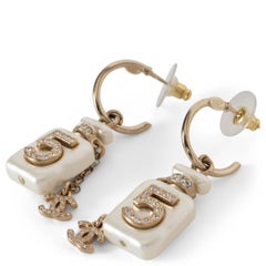 CHANEL Pendientes colgantes de metal dorado 22S NO 5 Frasco de perfume