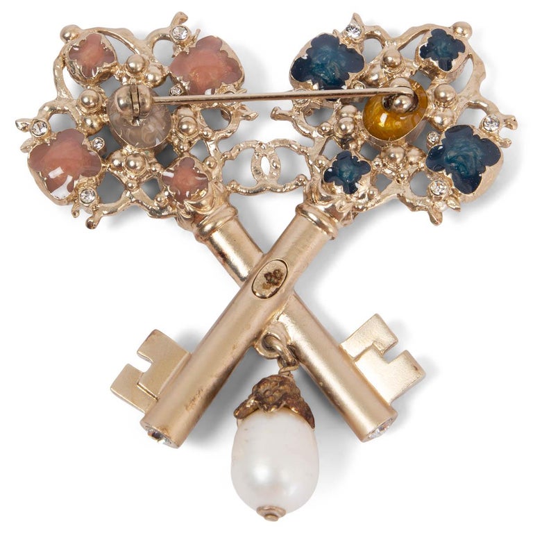 CHANEL gold-tone metal and GLASS BEADS 2017 17A COSMOPOLITE KEYS Brooch ...