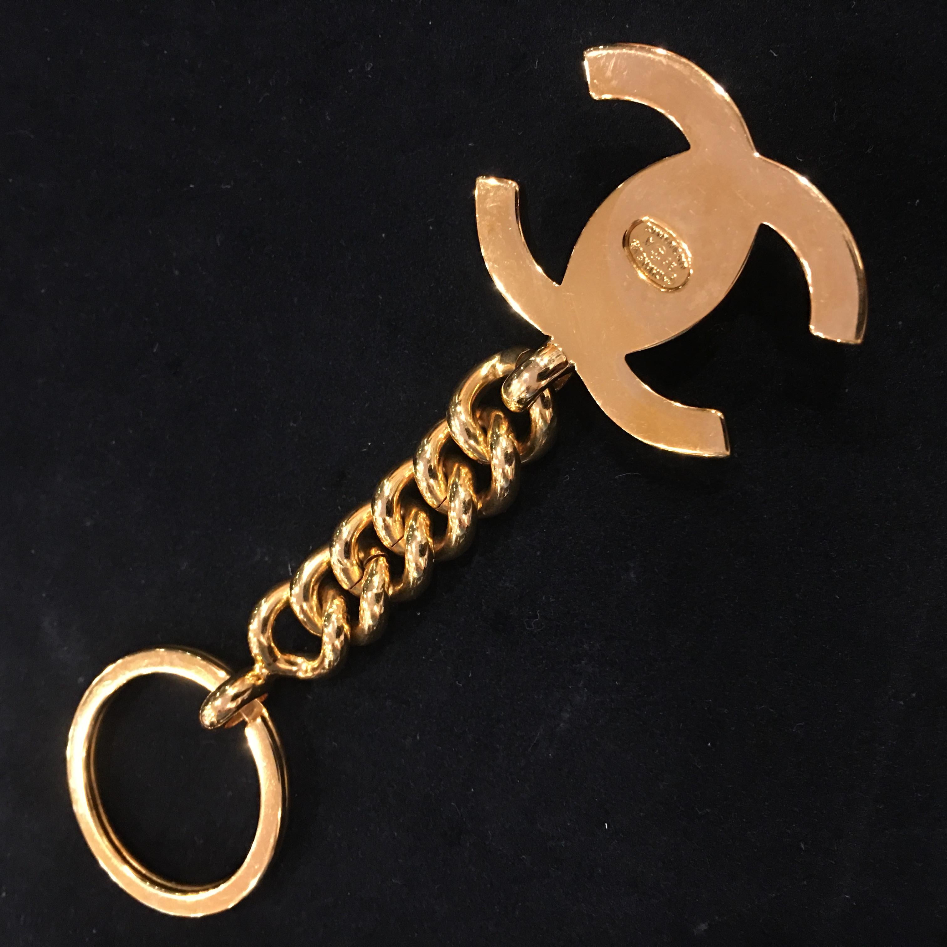 Women's Chanel Gold Tone Plated Turn Lock Large Big Key Chain, 1996 For Sale