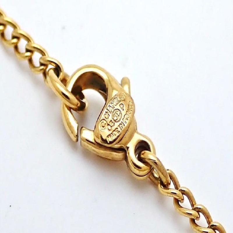 Women's Chanel Gold-tone Quilted CC Logo Pendant Necklace For Sale