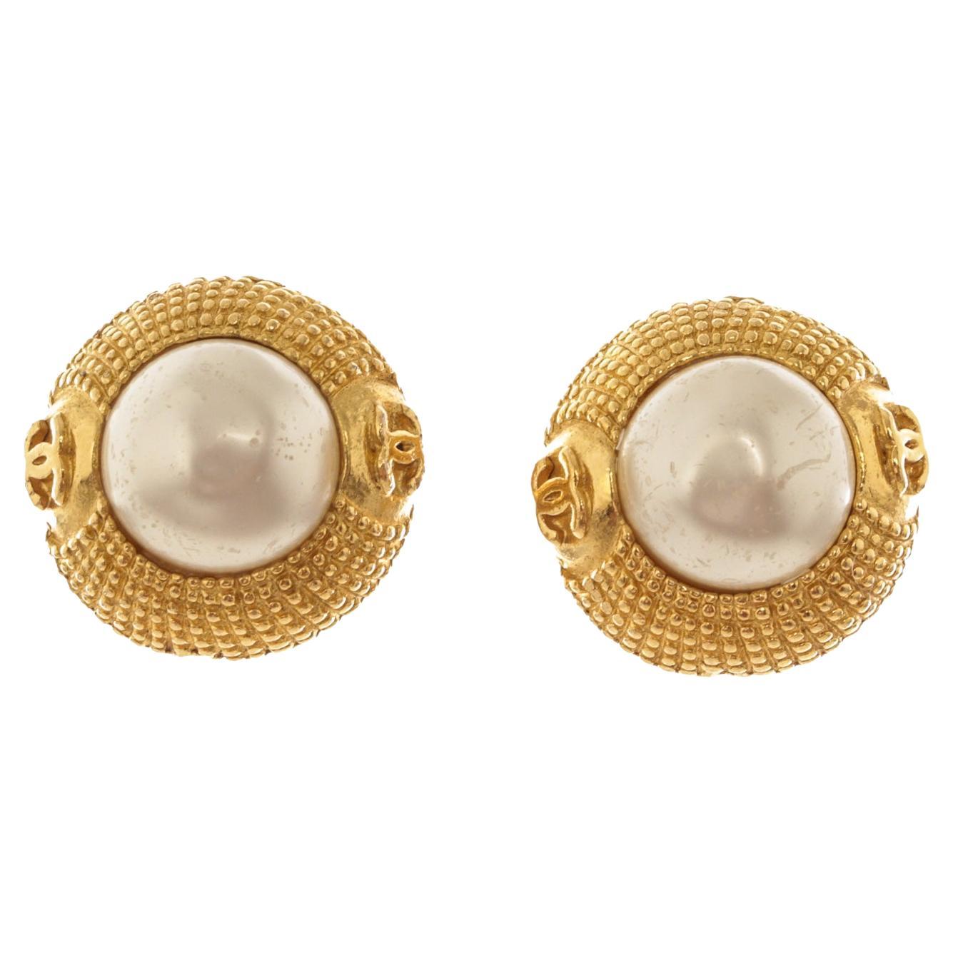 Chanel Gold and Green Jeweled Pearl Drop 94A Clip On Earrings at 1stDibs