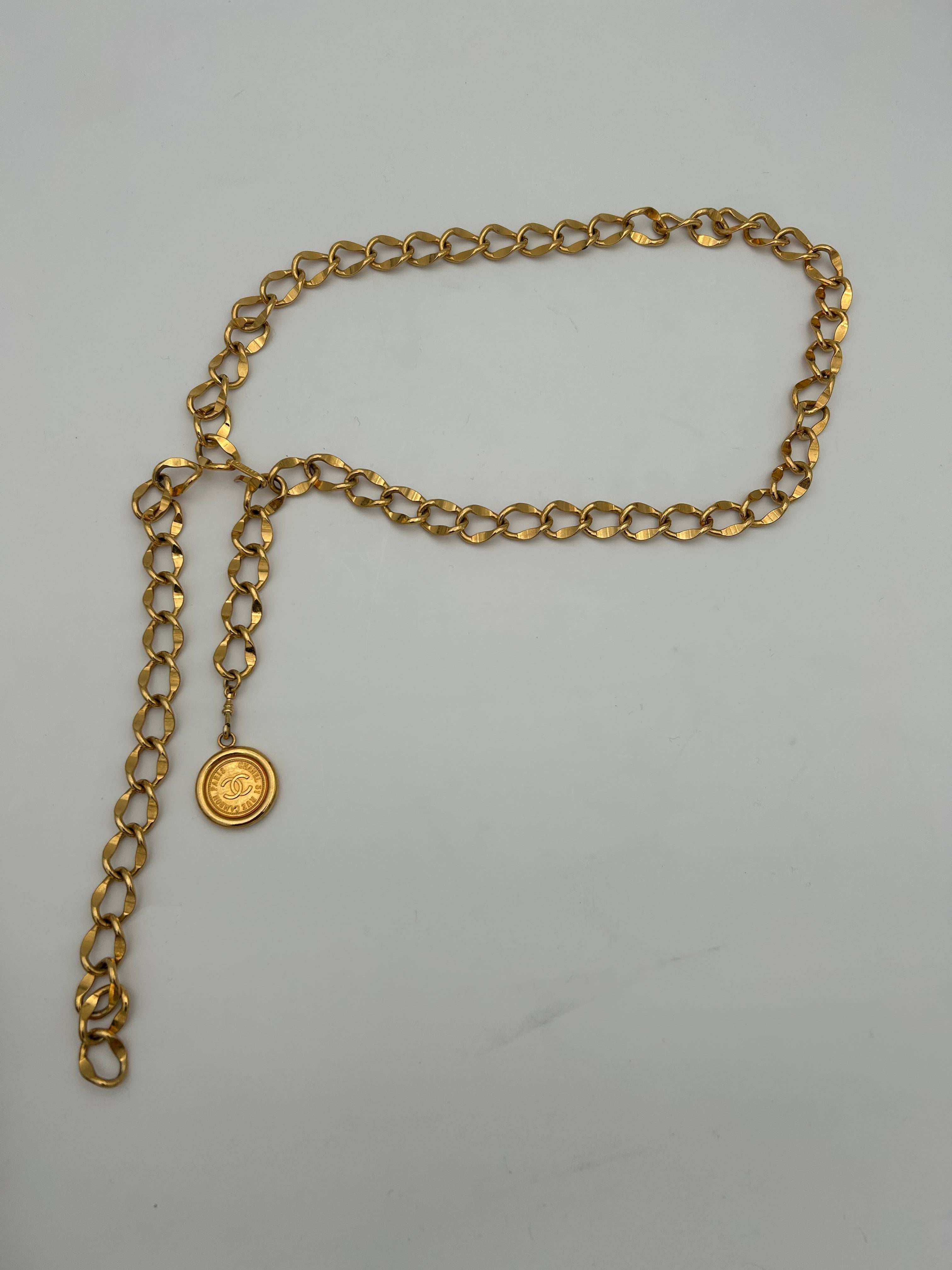 Chanel Gold-Toned Chain Necklace Coin Link. Beautiful chain in pristine condition, the coin adds a touch of creativity and originality, 31 rue Cambon Paris is marked on the coin which is the address of the original Chanel store in Paris. This item