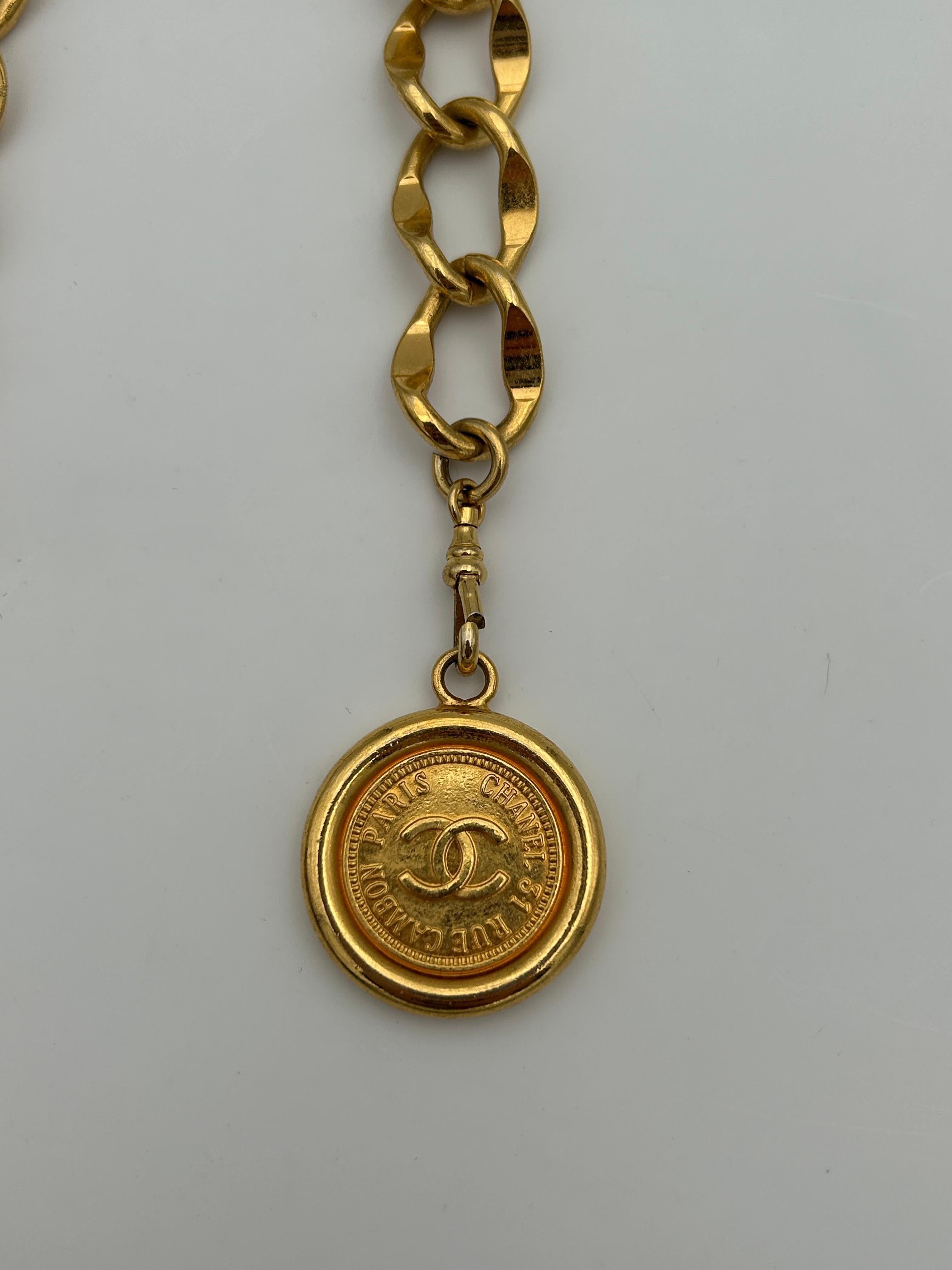 Chanel Gold-Toned Chain Necklace Coin Link In Good Condition For Sale In Palm Beach, FL