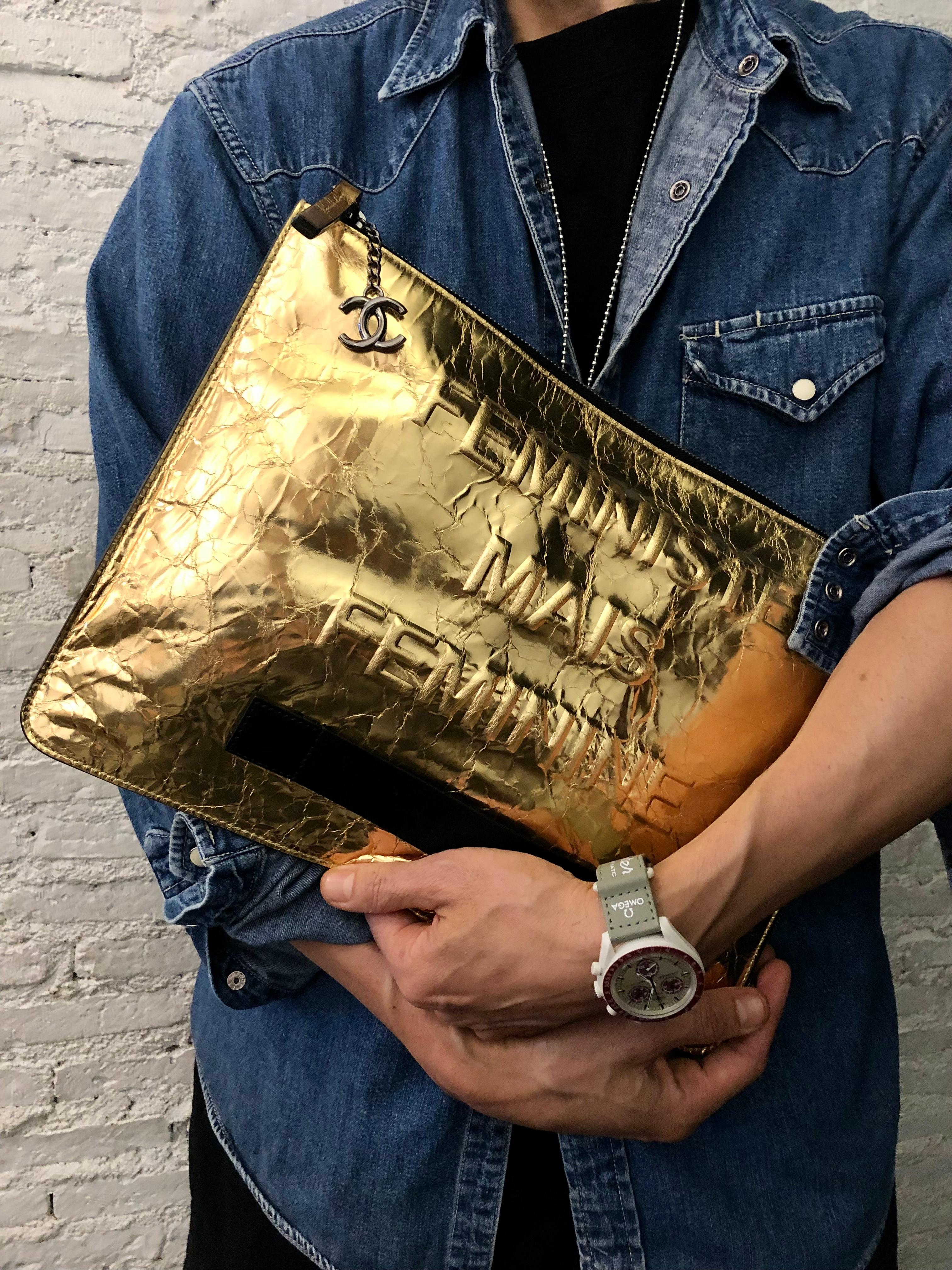 2015 Spring Runway CHANEL Metallic Gold Toned Distressed Leather Clutch Bag  For Sale 1