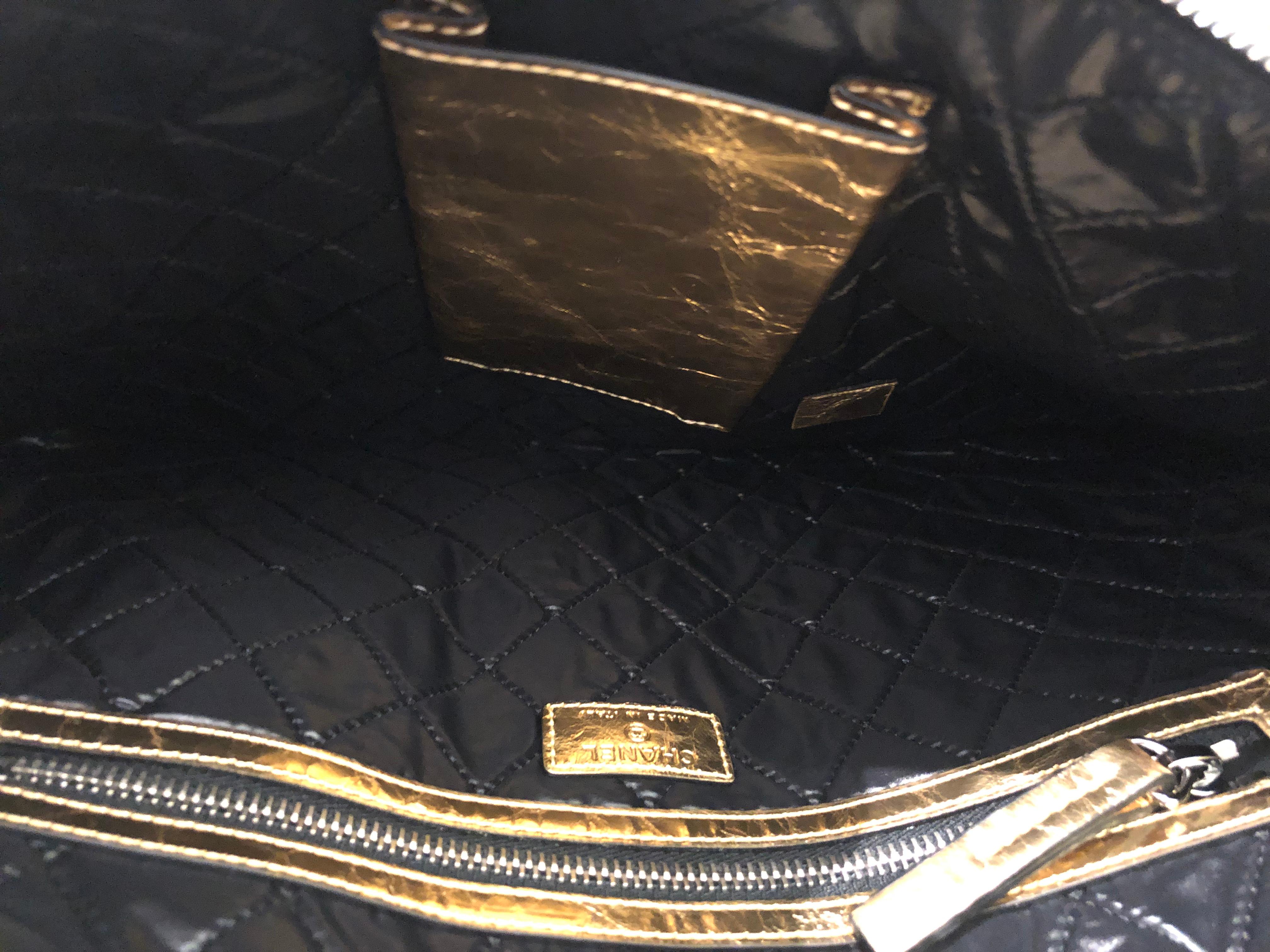 2015 Spring Runway CHANEL Metallic Gold Toned Distressed Leather Clutch Bag  For Sale 3