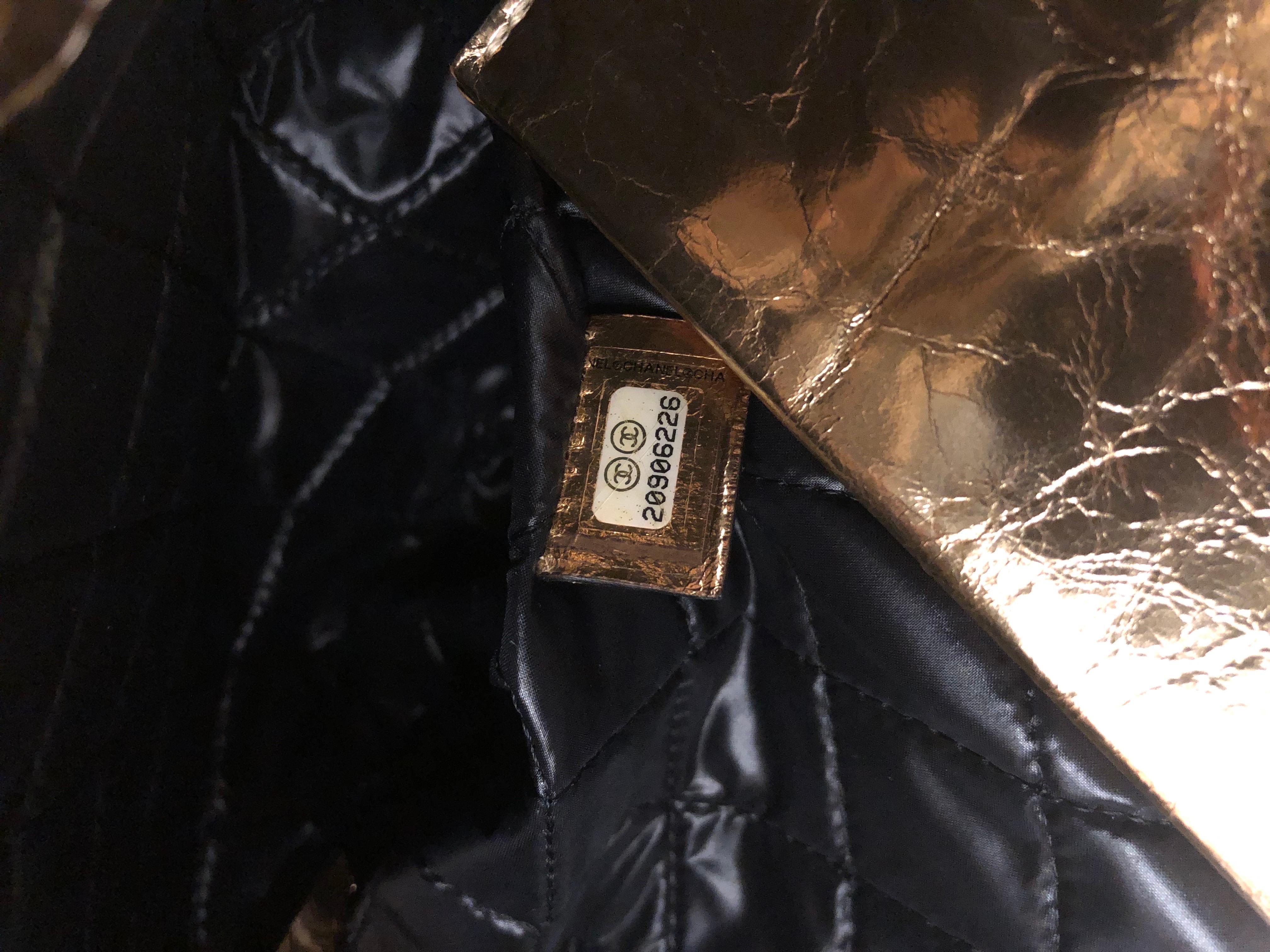 2015 Spring Runway CHANEL Sac à main en cuir vieilli, ton or métallisé  en vente 5