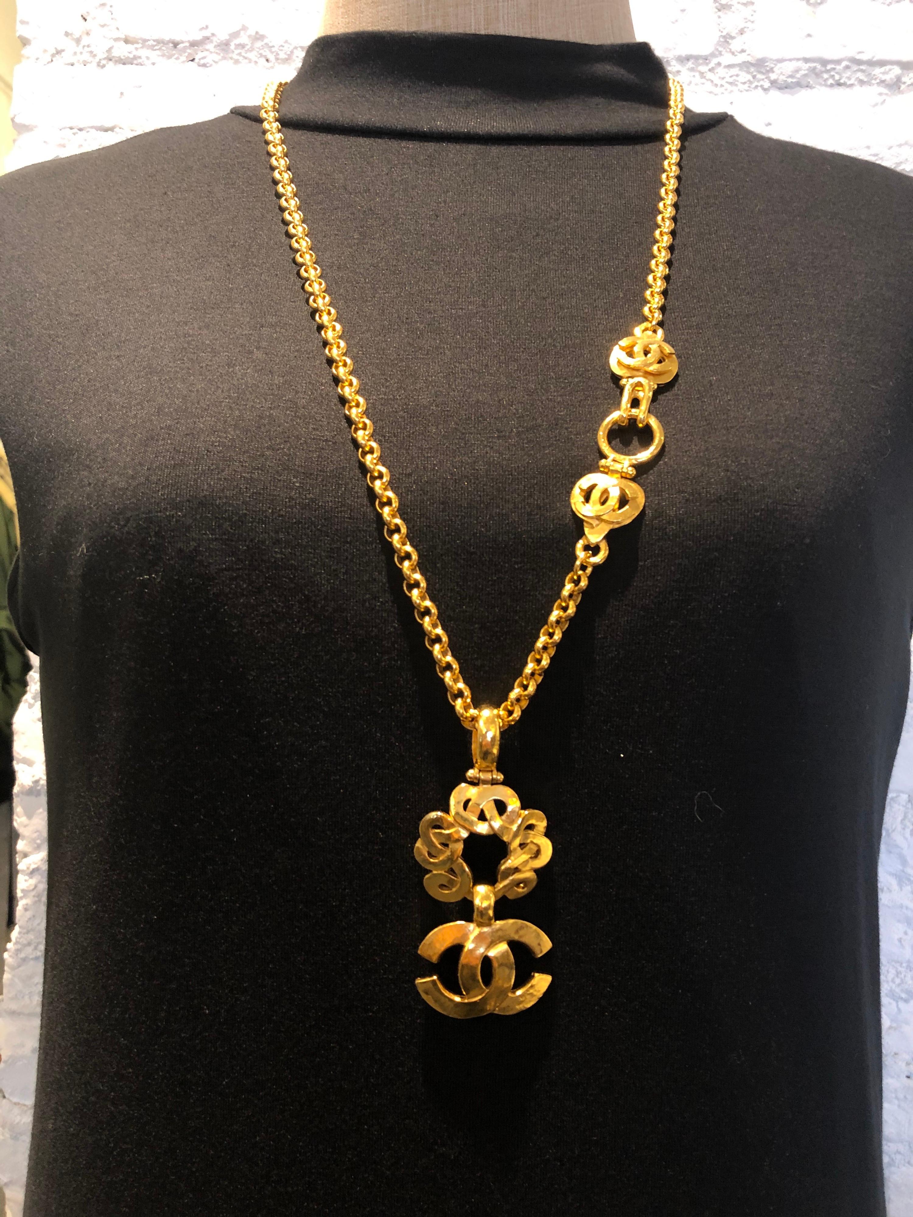 Chanel Gold Toned Twist CC Charm Chain Necklace  In Good Condition In Bangkok, TH