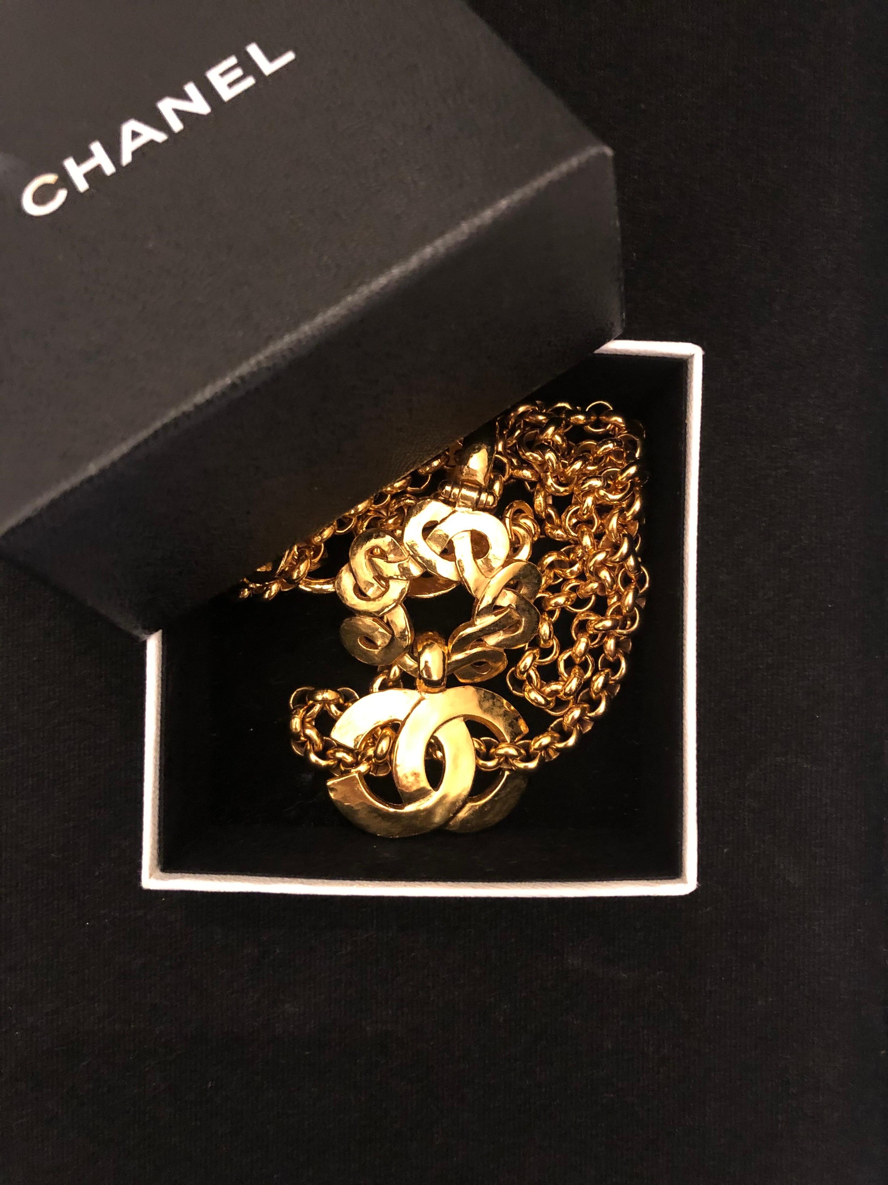 Women's or Men's Chanel Gold Toned Twist CC Charm Chain Necklace 