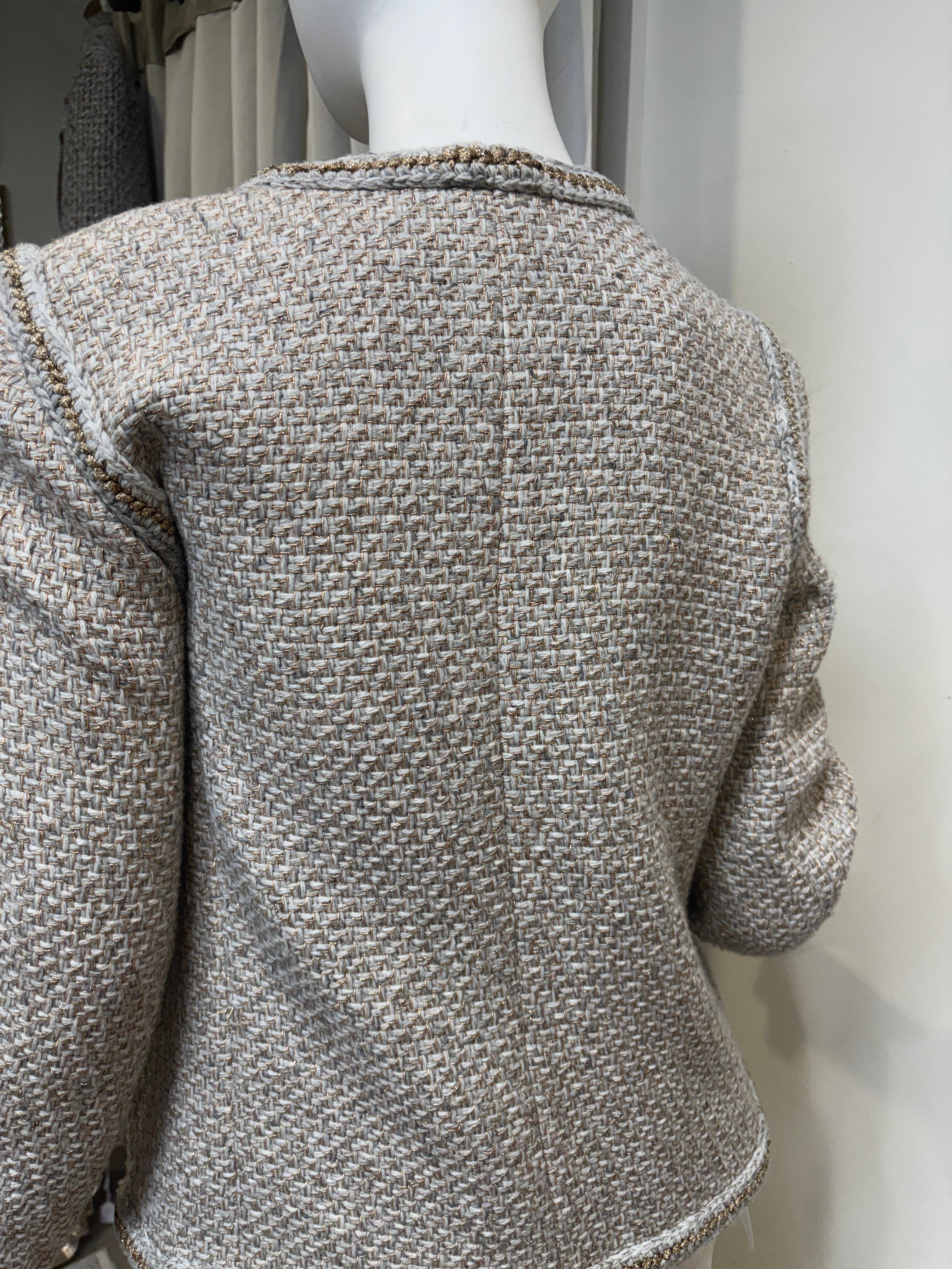 Chanel Gold Tweed Geometrische Jacke/Größe 40 im Angebot 9
