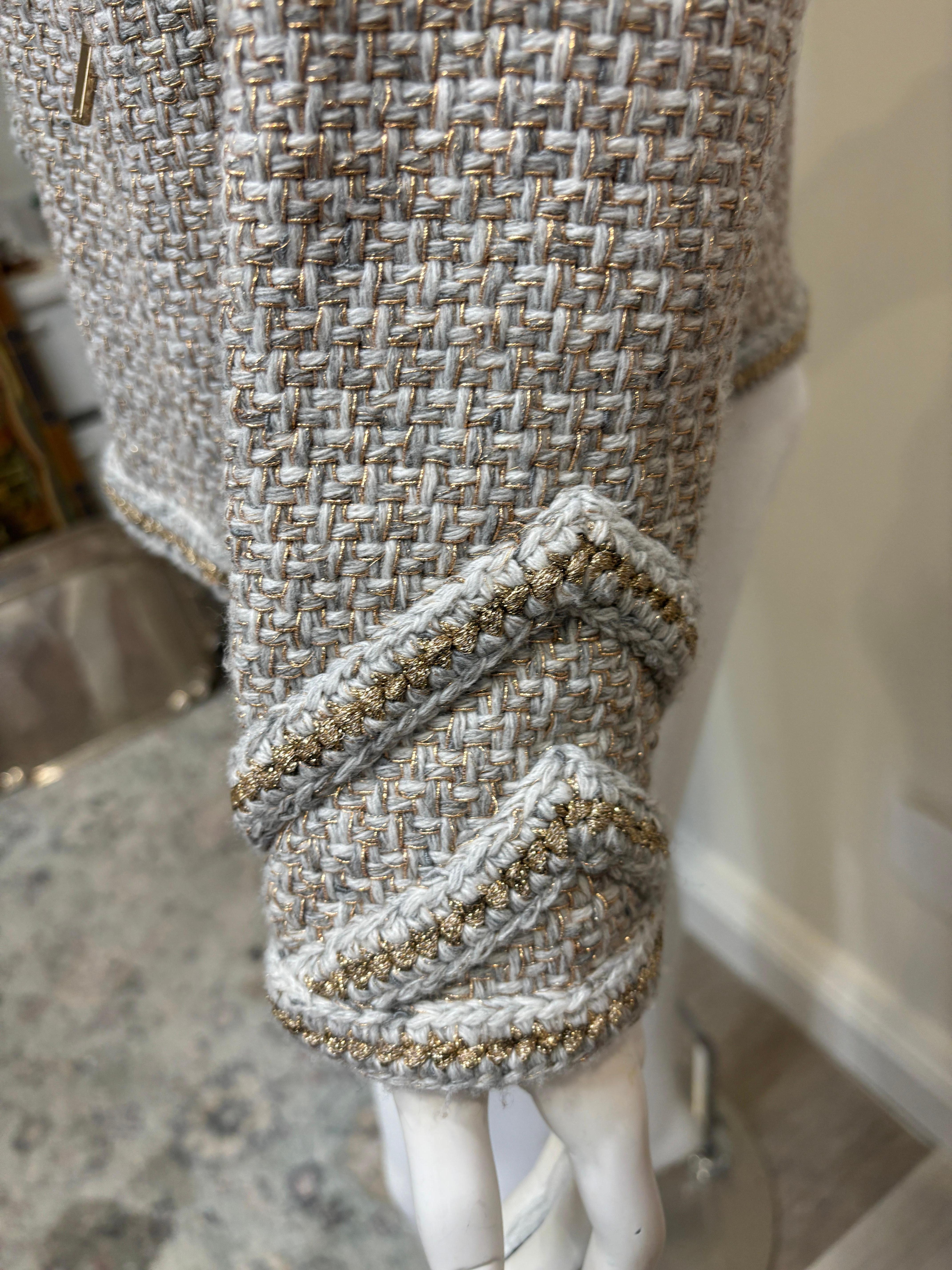 Chanel Gold Tweed Geometrische Jacke/Größe 40 im Angebot 3