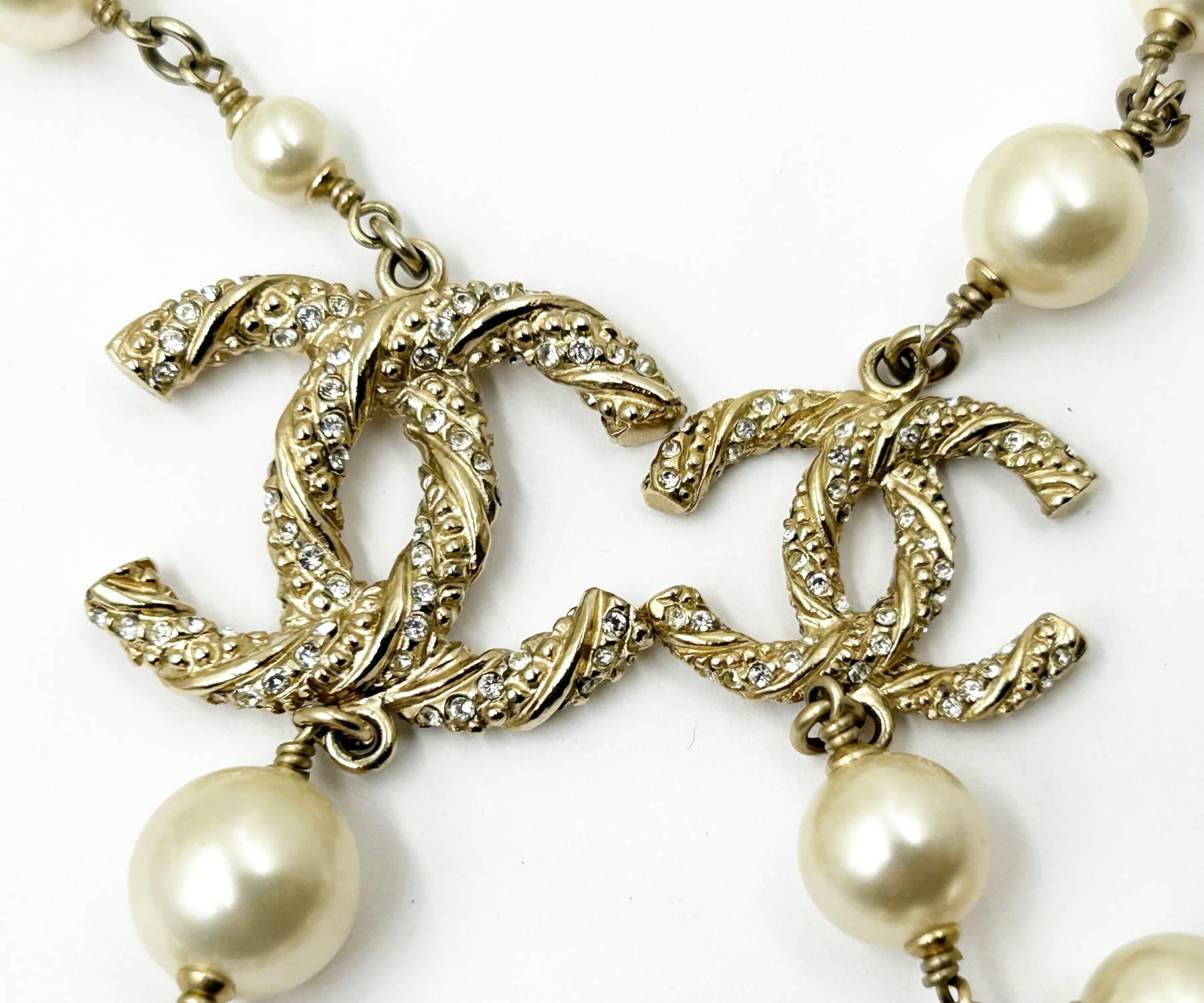 De las mujeres Chanel Collar Oro Twisted CC Cristal Perlas en venta