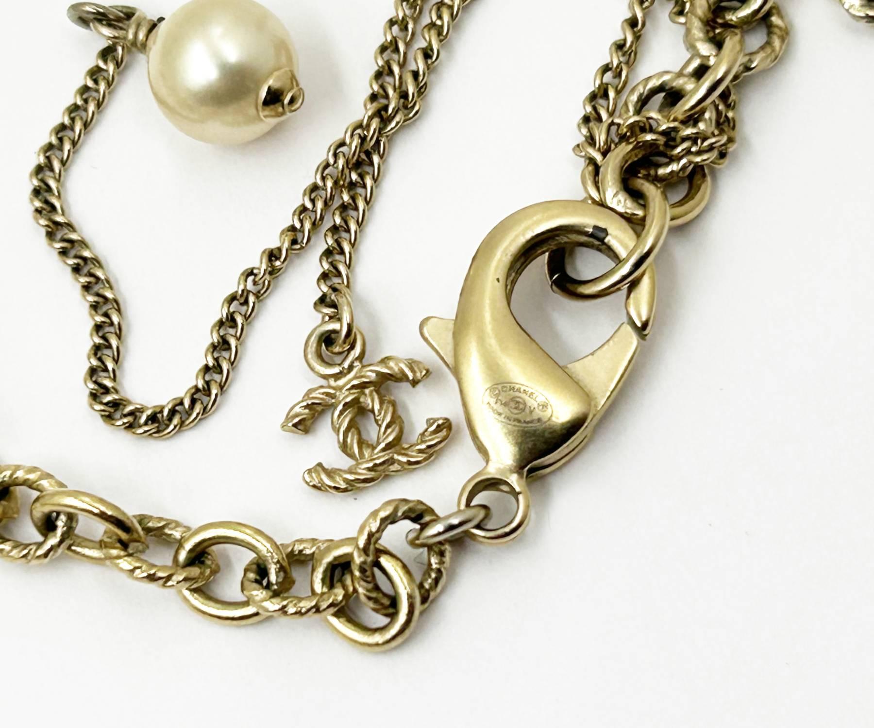 Chanel Collar Oro Twisted CC Cristal Perlas en venta 1